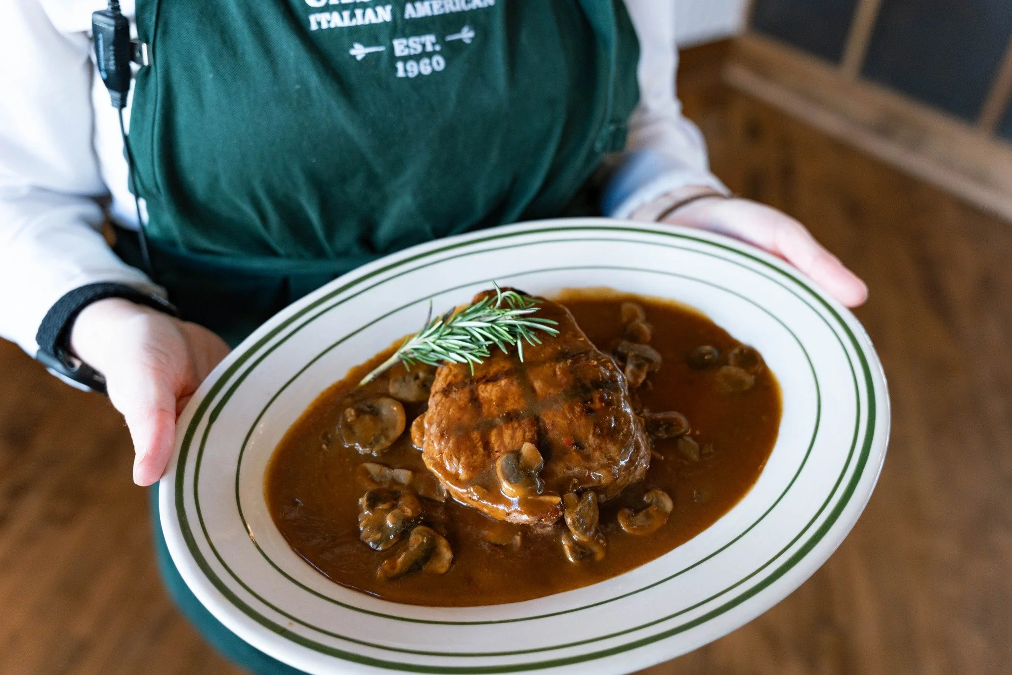 🥩 Entr&eacute;e Spotlight: Sirloin Steak Marsala
USDA Choice top sirloin, cooked just the way you like it&mdash;tender, juicy, and full of flavor. It&rsquo;s topped with saut&eacute;ed fresh mushrooms and a rich Marsala wine sauce, then paired with 