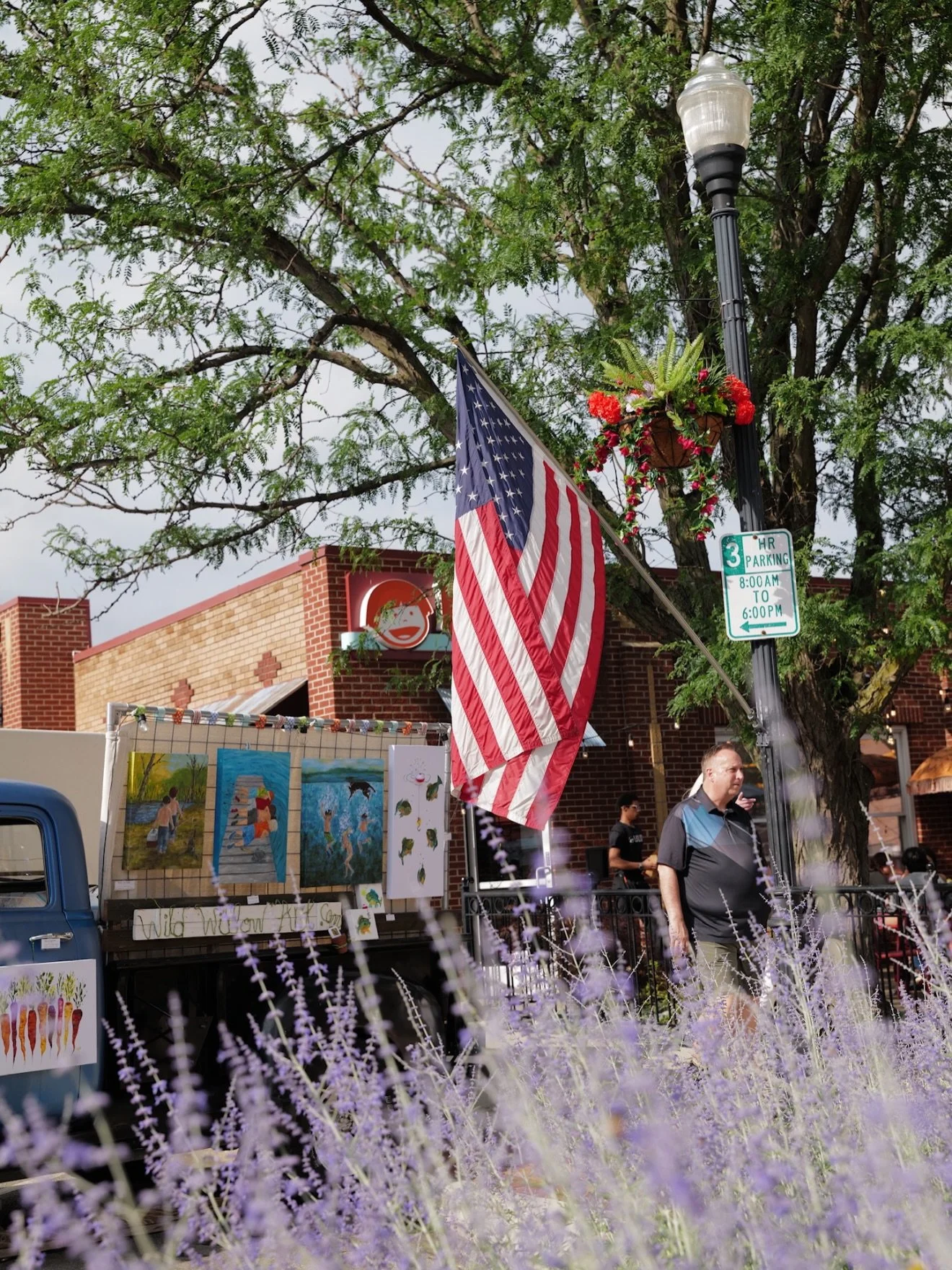 Artist applications are officially OPEN for 2026 Third Fridays in Downtown Overland Park 🎨

We&rsquo;re looking for local artists to line the streets at participating businesses and bring even more creativity and fun to 3rd Fridays. 🎨🎸📸

Spots fi