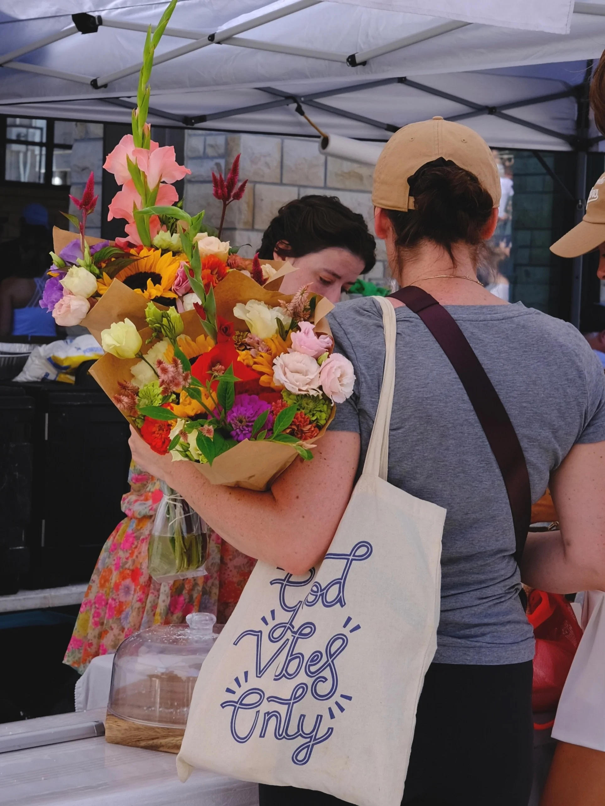 It&rsquo;s Farmers Market Wednesday, and the vibrant colors of the market are intoxicating! 🍑💐🍅

Visit the @opfarmersmarket every Wednesday and Saturday from 7:30AM&ndash;1:00PM, then make a day of it. Stroll the shops, grab a coffee, enjoy lunch,