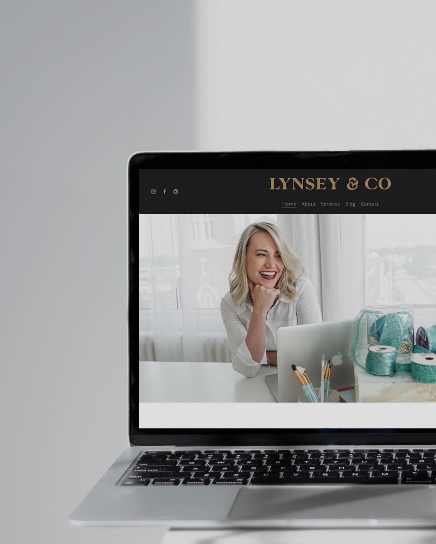 And just like that the Lynsey &amp; Co website is finally live 🎉 A huge shoutout to @herbrandphoto photo, for the beautiful branded photos that are featured throughout the site. ⁠
⁠
It feels like I&rsquo;ve been dreaming of this project forever! It&