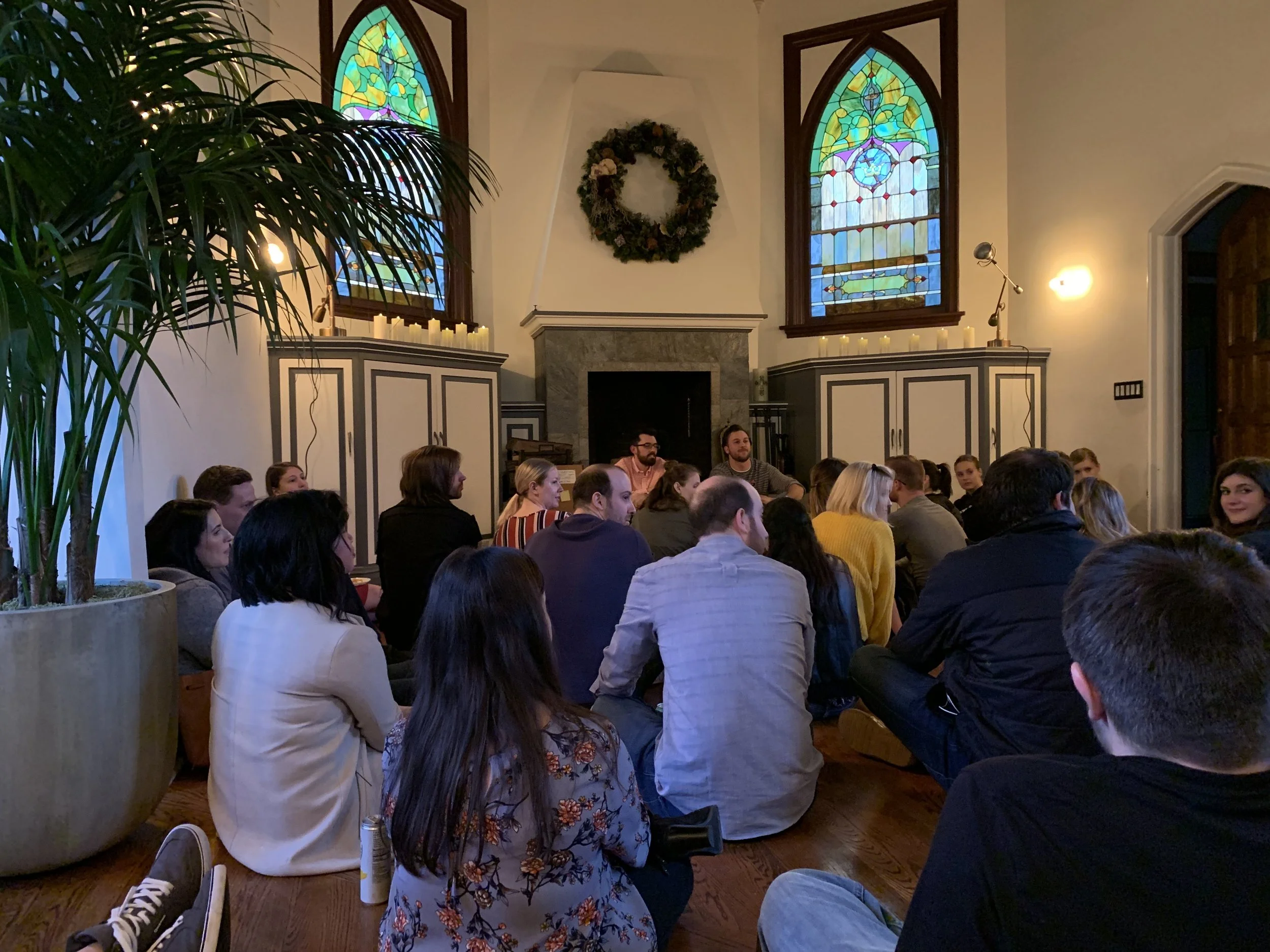 In partnership with Sign Off, an organization that encourages people to disconnect from their phones and reconnect with each other, audiences were invited into a unique phone-free performance experience. Guests checked their devices at the door, remo