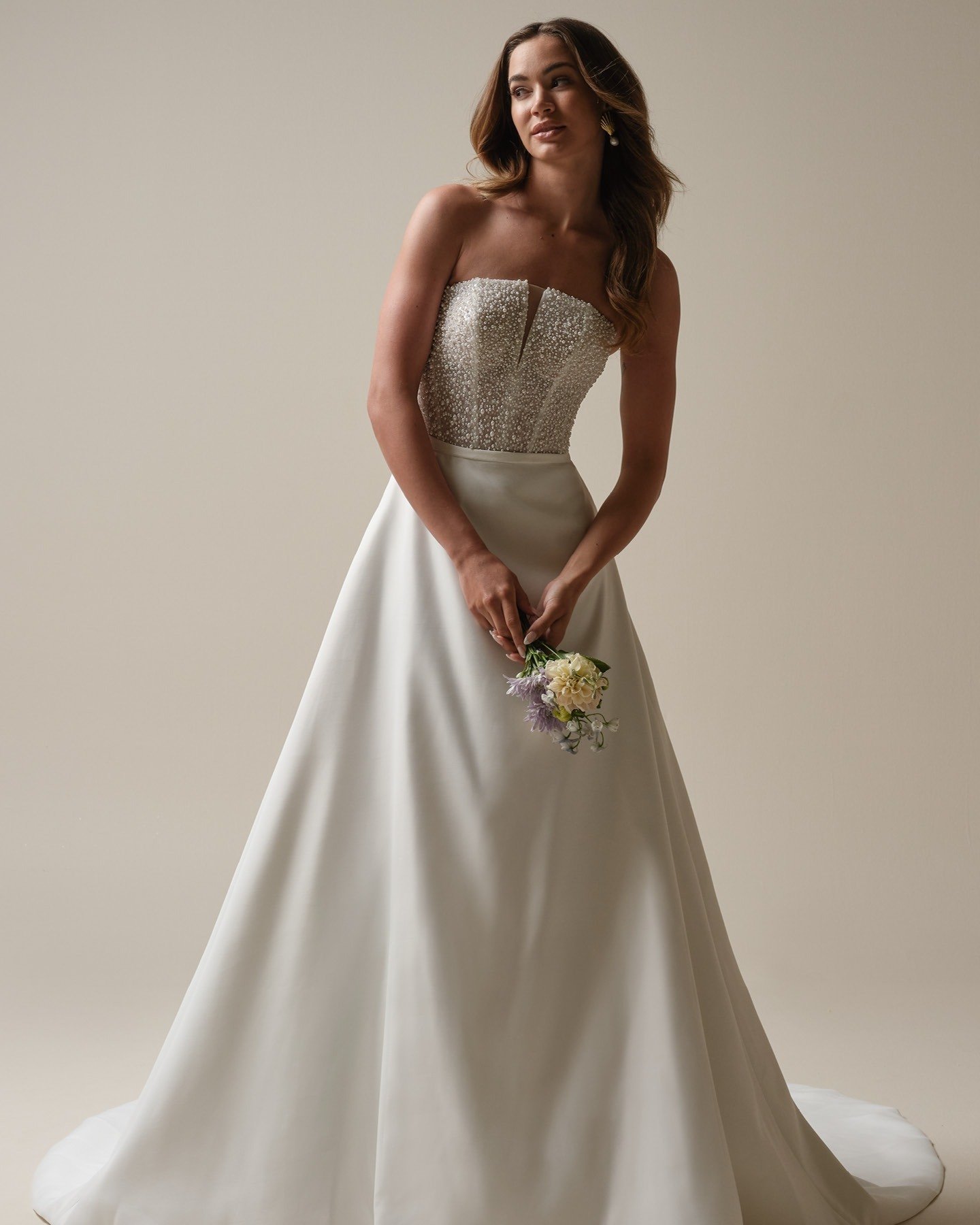 Just In / Nouveaut&eacute; Rebecca Ingram by Maggie Sottero!!! 🤍🤍🤍
...
Meet one of our newest arrivals from Rebecca Ingram by Maggie Sottero, Heyda Lane!!! This A-line version of our popular Heyda gown has hit our floor!!! Fully beaded bodice ador