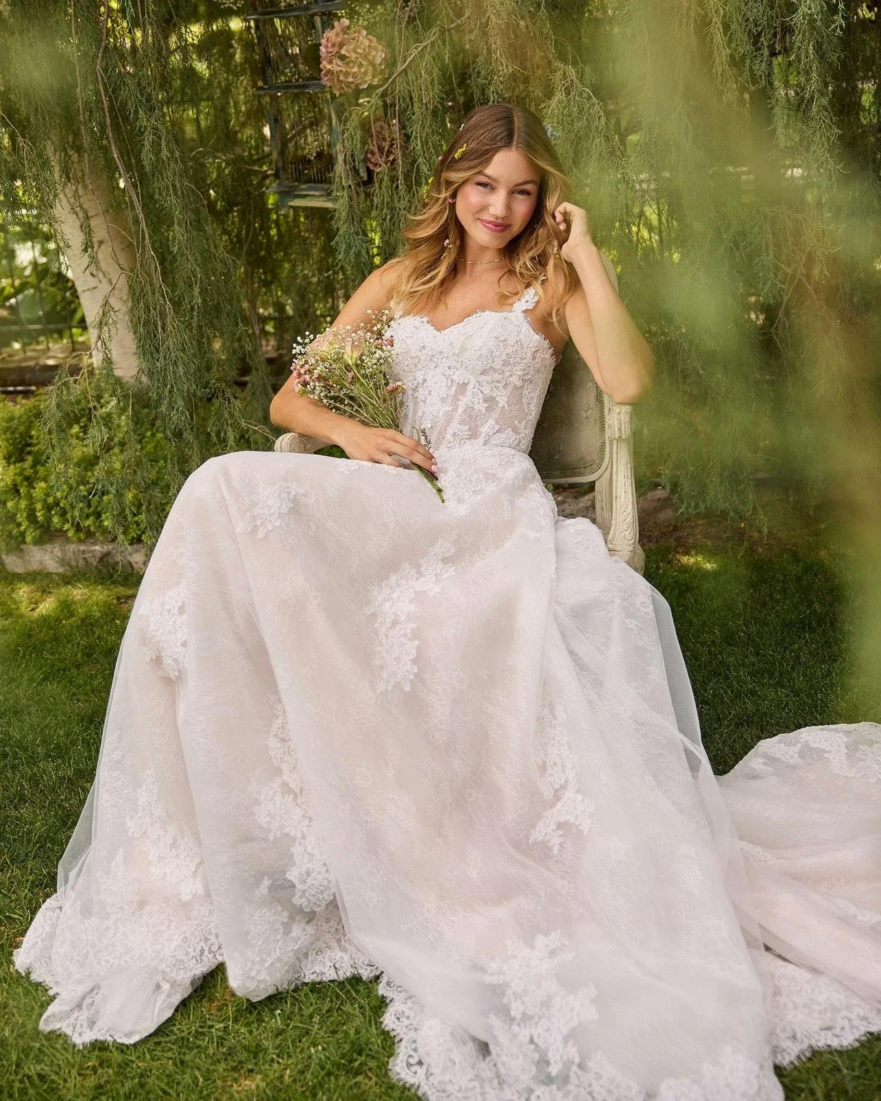 E S M E R A L D A by Rebecca Ingram!!! 🤍🤍🤍
...
Meet the most romantic and delicate garden dress of your dream!!!😍
...
In store in Ivory/Blush Size 10
...
Available to order in Ivory/Blush or Ivory in sizes 0 to 28. Also available with a lined fro