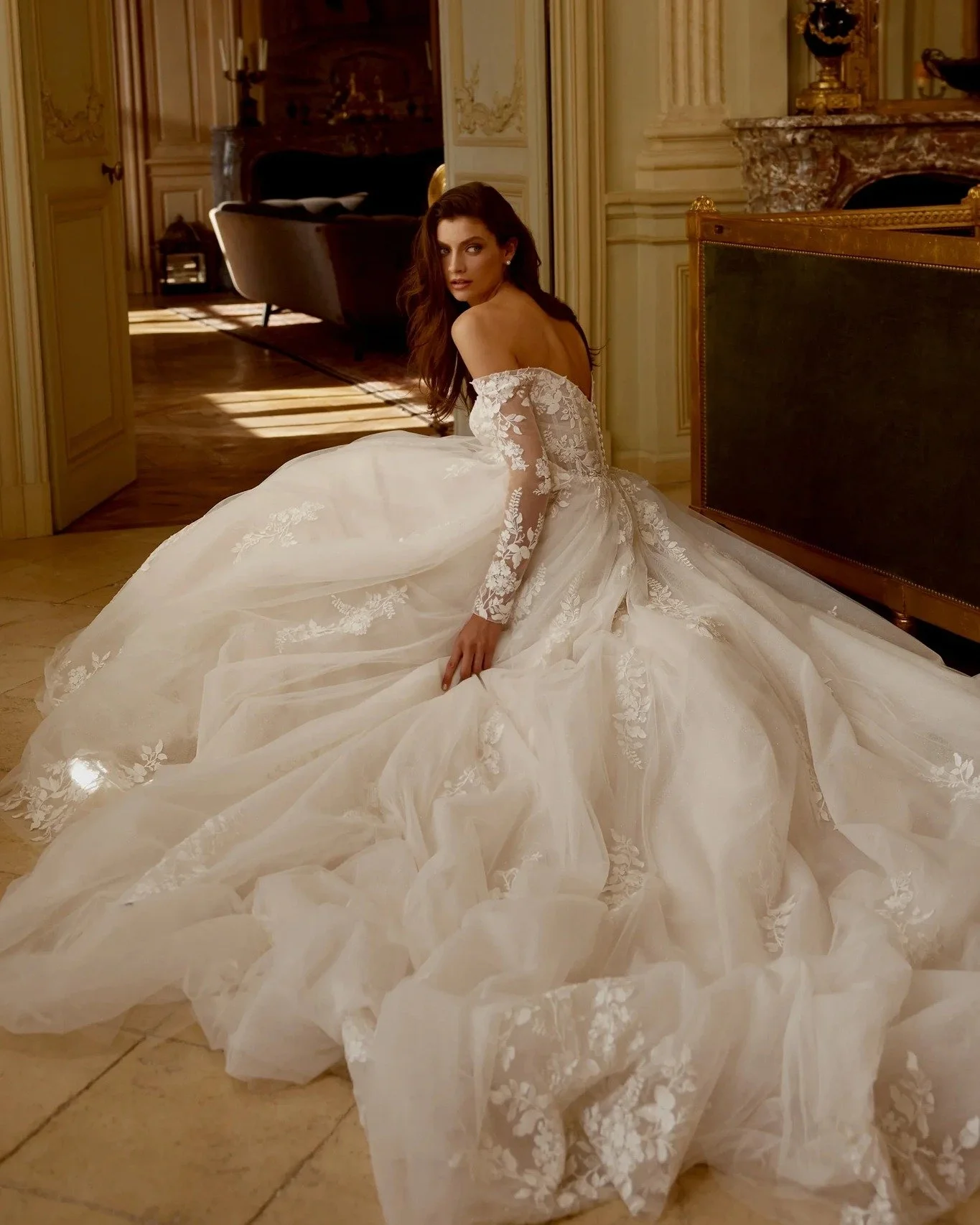 J A N E L L E  by Justin Alexander!!! 🤍🤍🤍
...
Meet Janelle, our new favorite Fall wedding dress!!! 🍂
...
In store in Sand/Ivory/Latte Size 18
...
Available to order in Ivory/Ivory/Latte or Sand/Ivory/Latte in sizes 0 to 30.
...
Book your appointm