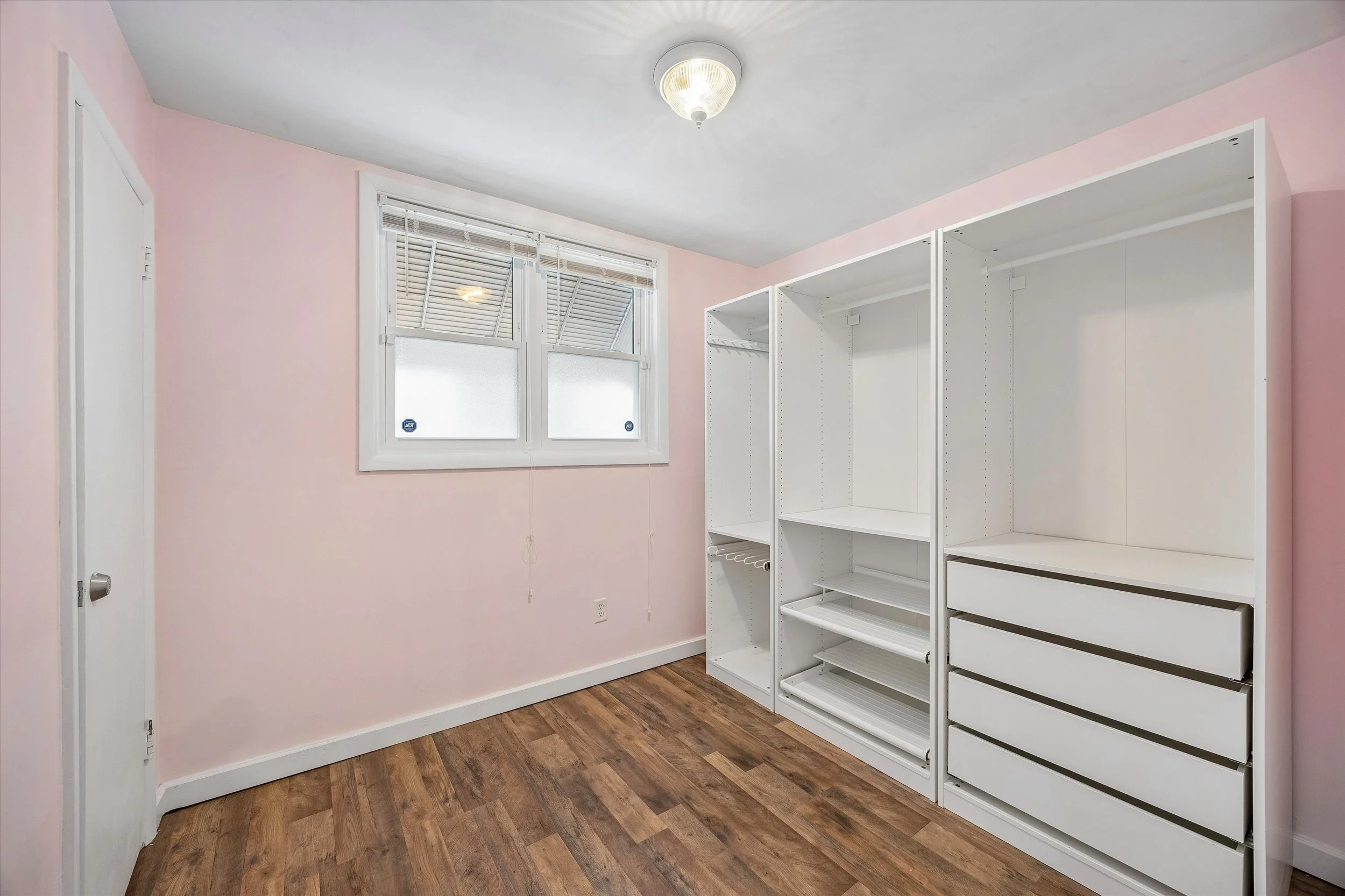 13-1804 Mower St_13.jpg