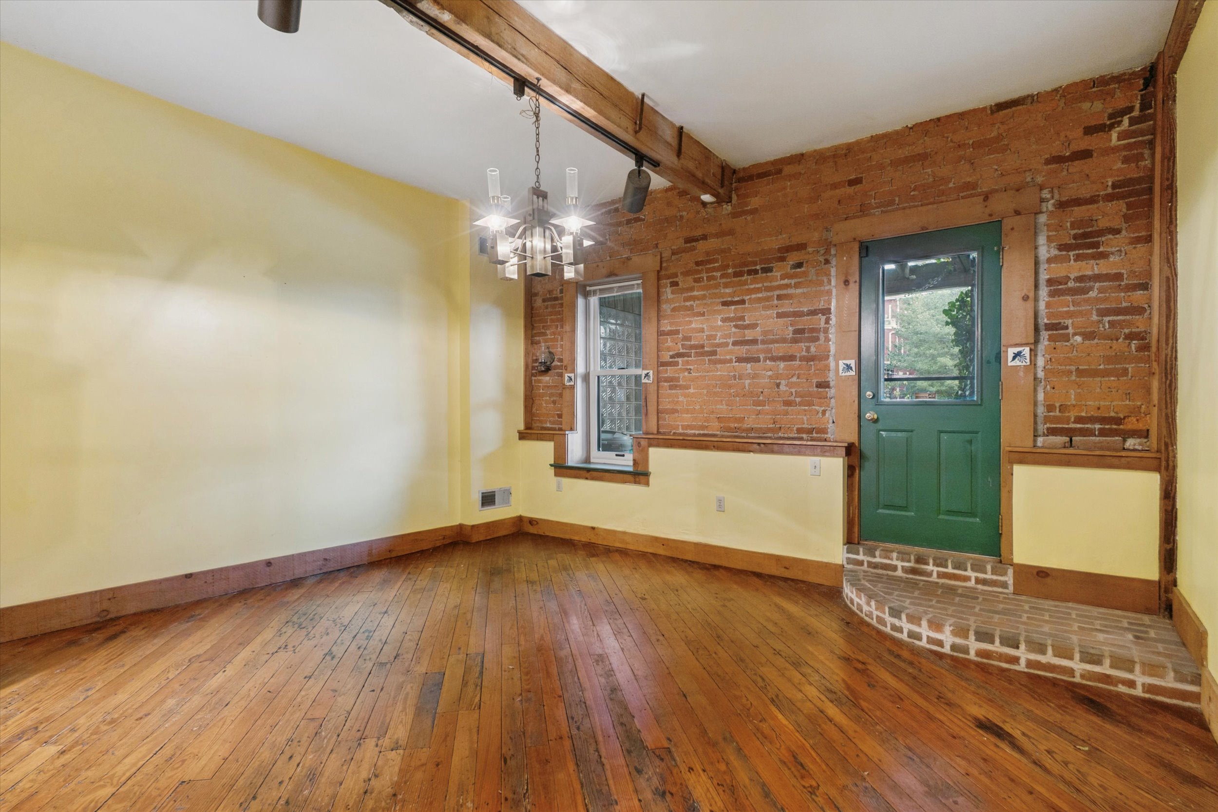 21-409 Lancaster Ave_21.jpg