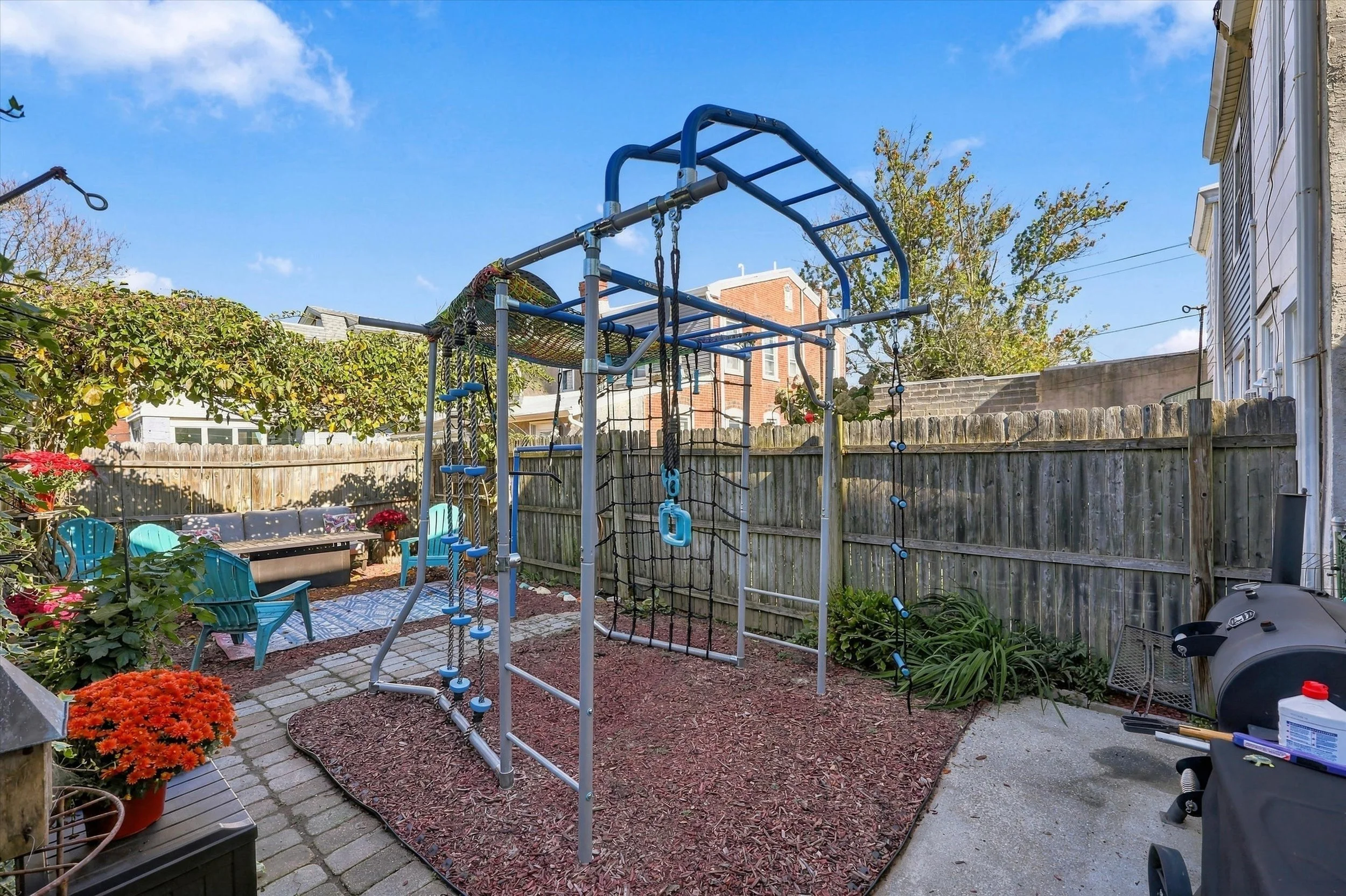 13-568 Hermitage St_13.jpg