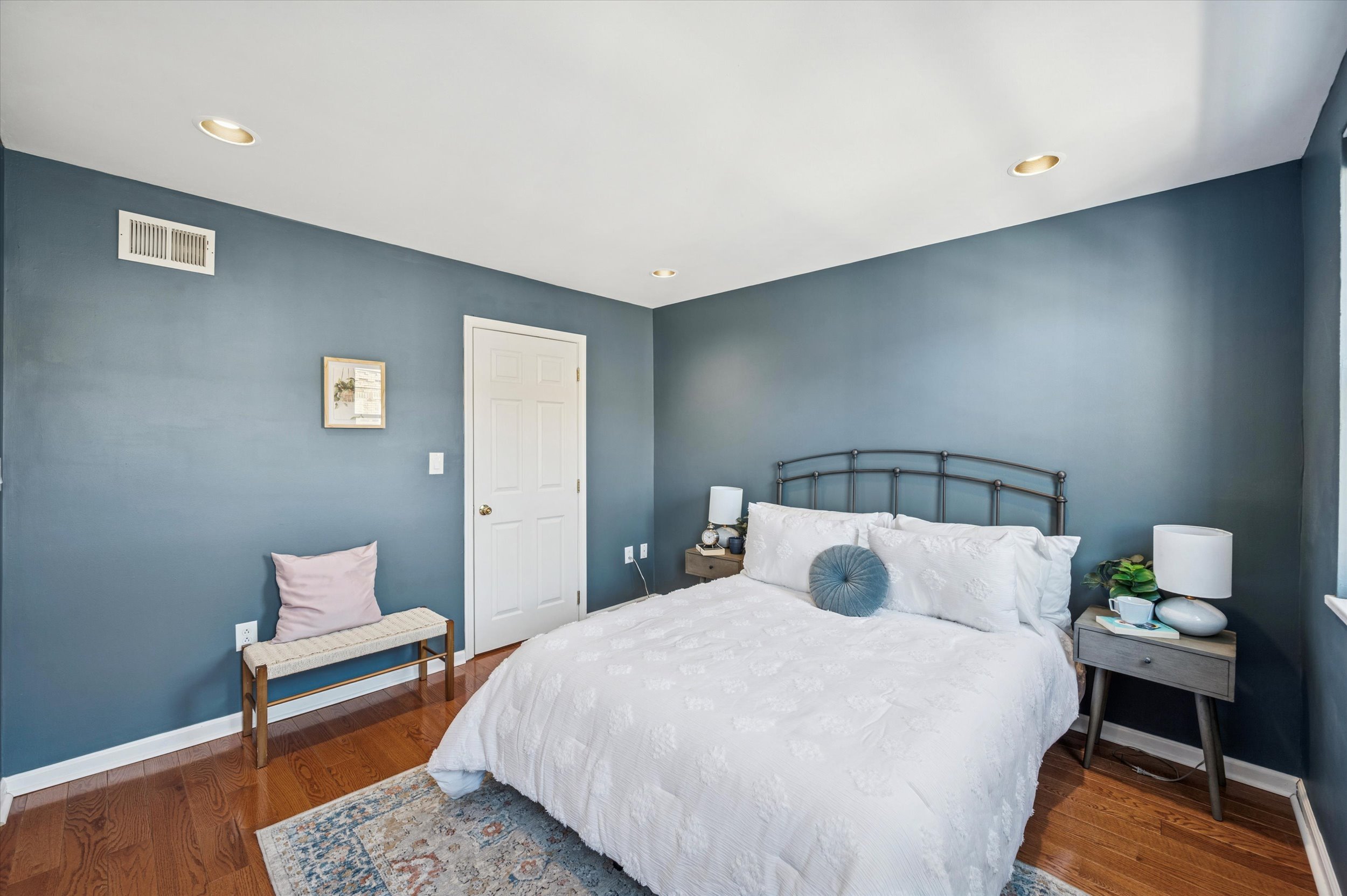 30-1913 S Iseminger St_30.jpg