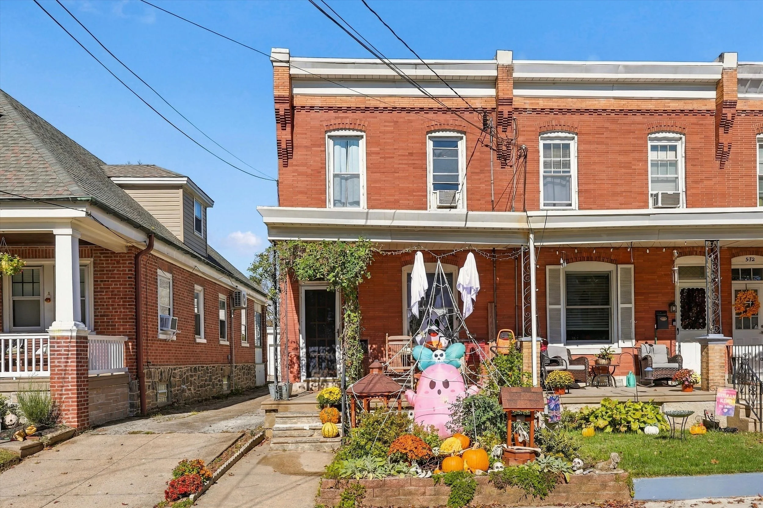 01-568 Hermitage St_01.jpg