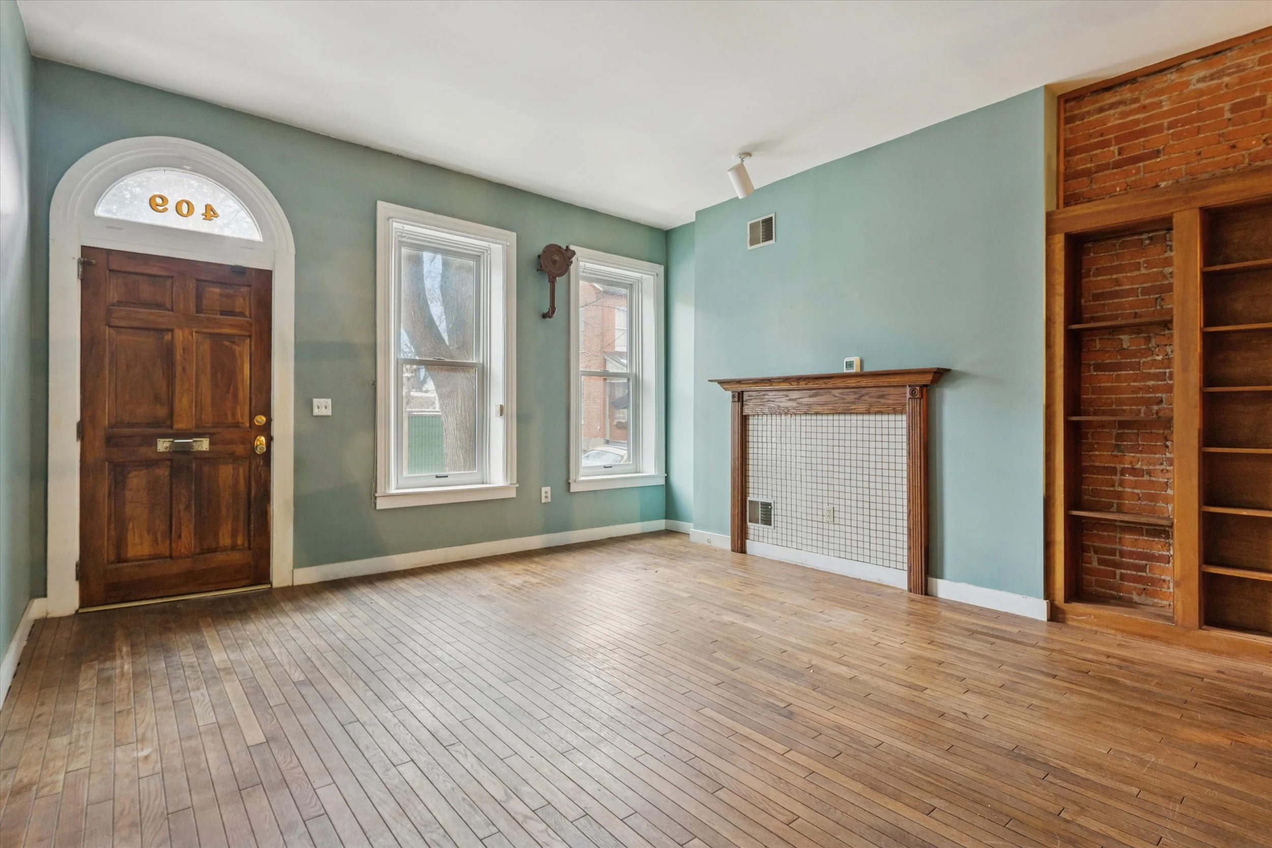 06-409 Lancaster Ave_06.jpg