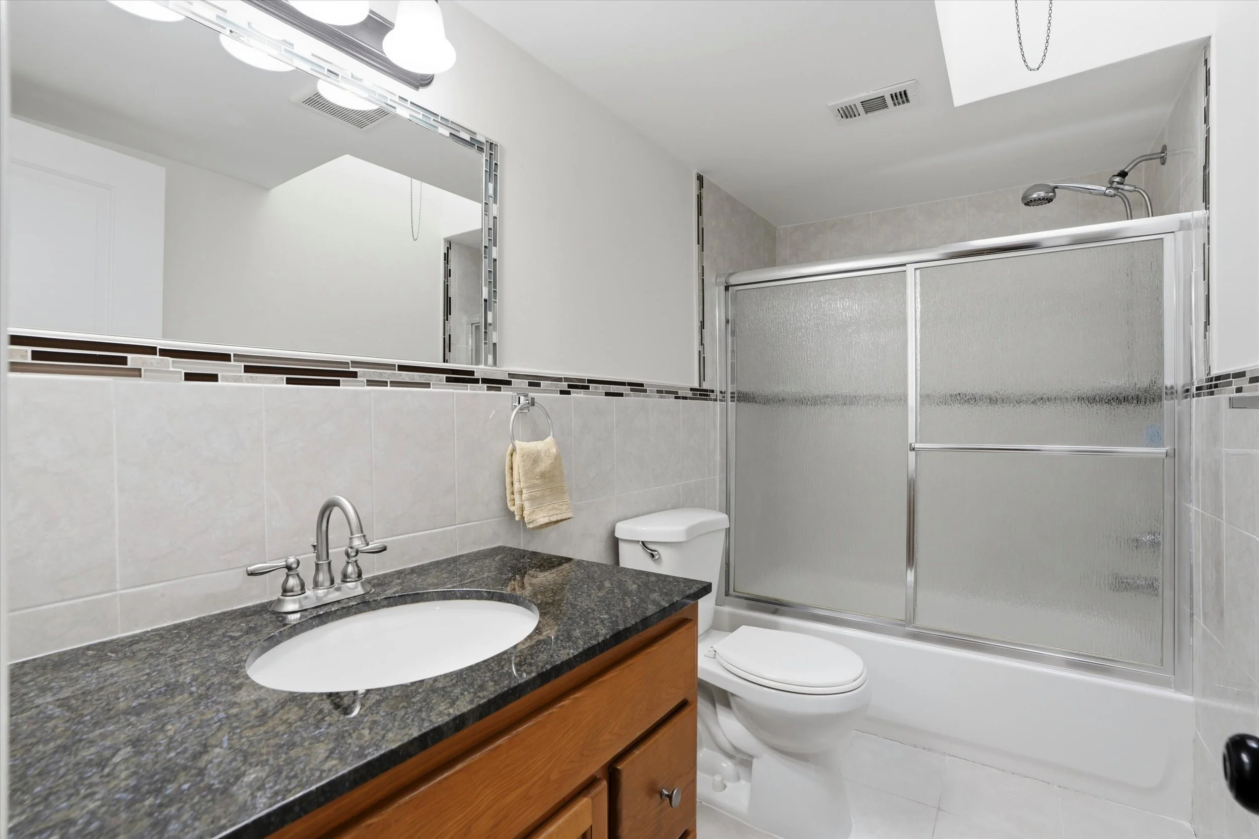 20-4534 Ritchie St_20.jpg