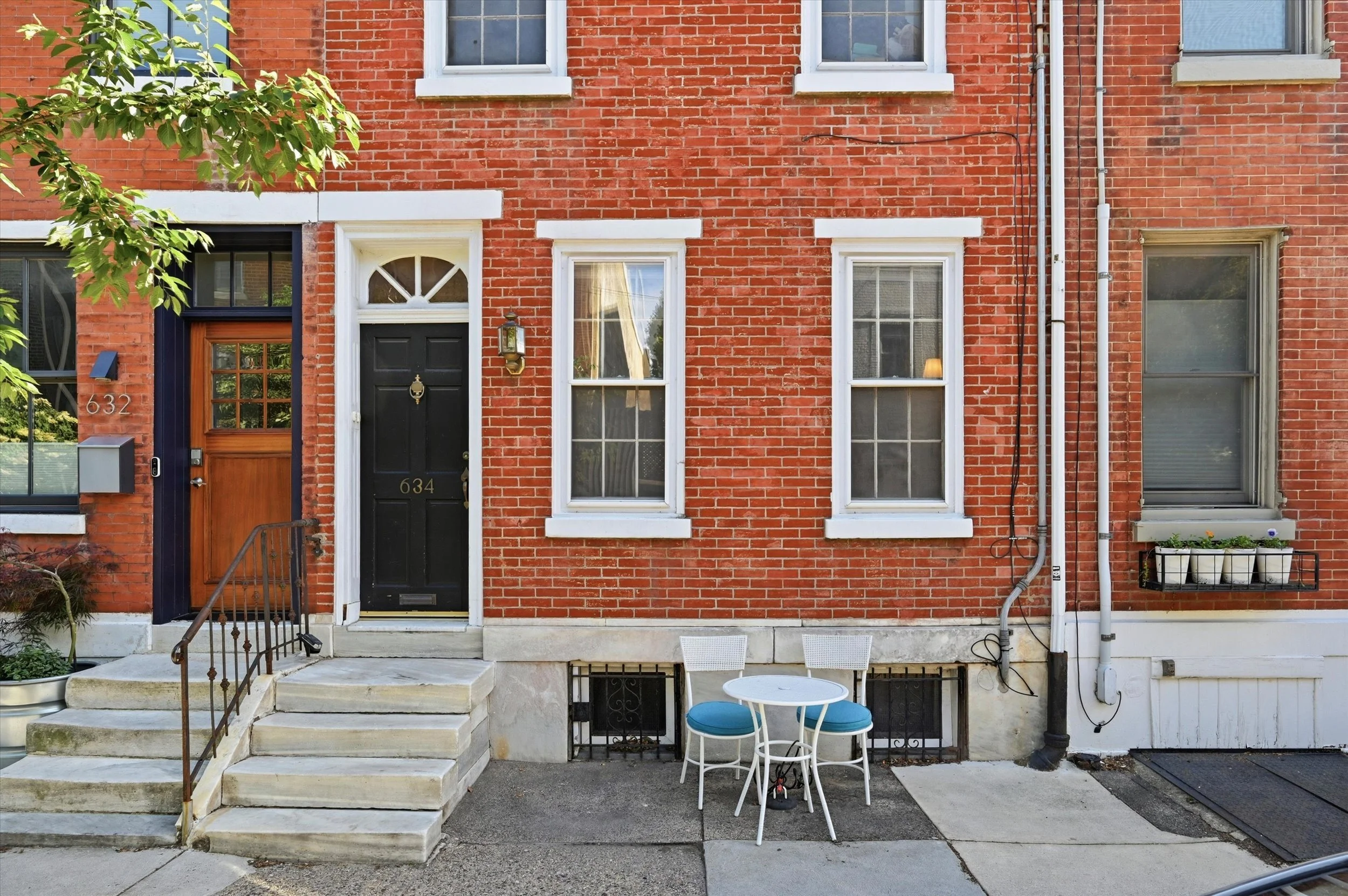 02-634 Catharine St_02.jpg