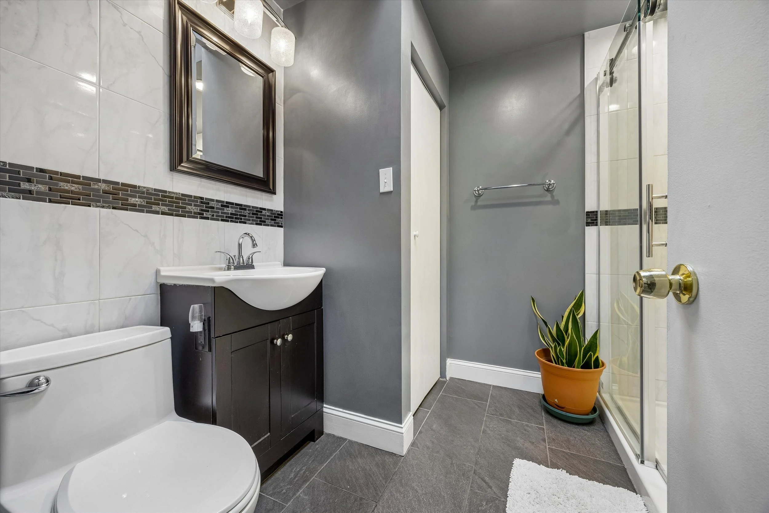 12-1804 Mower St_12.jpg