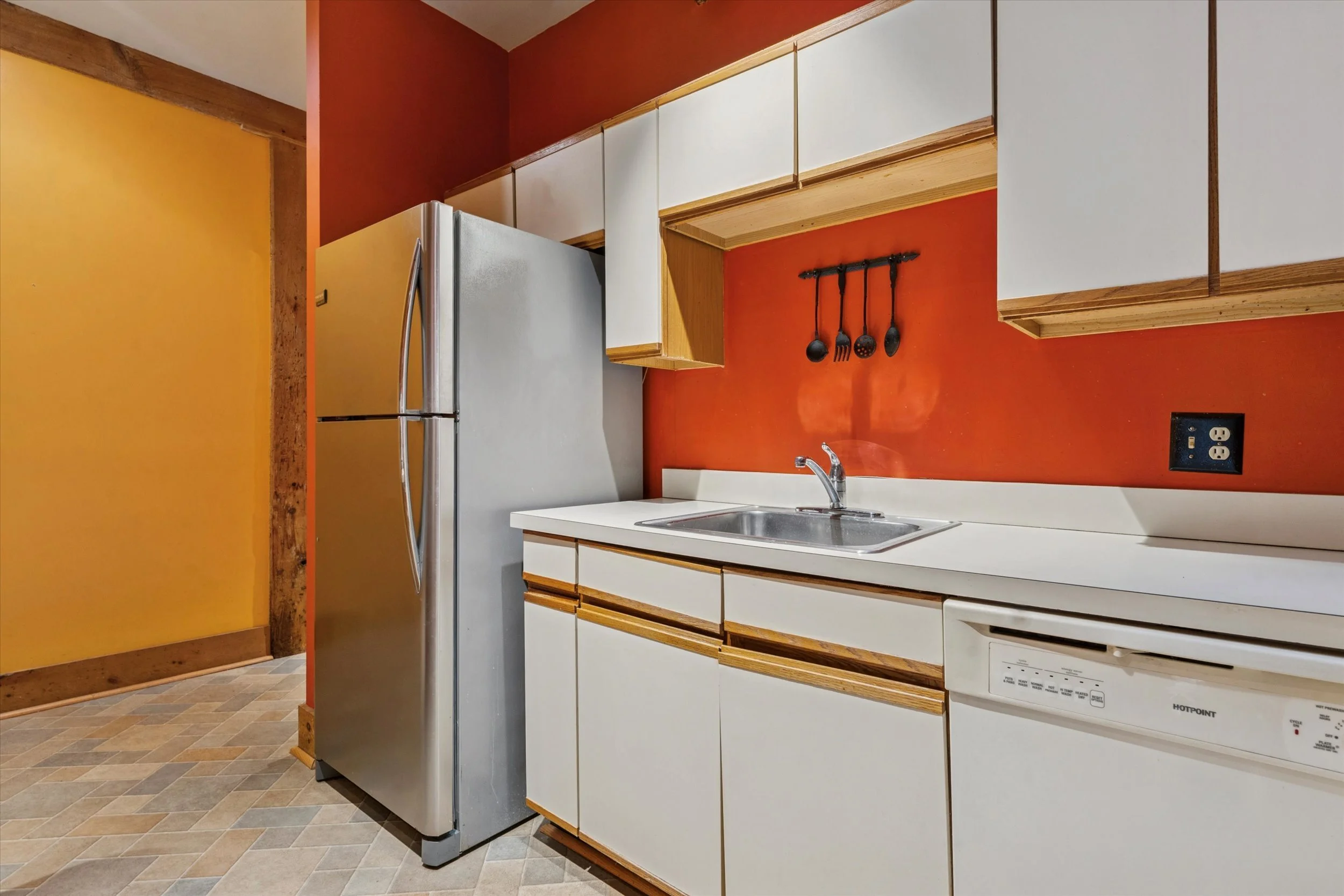 18-409 Lancaster Ave_18.jpg