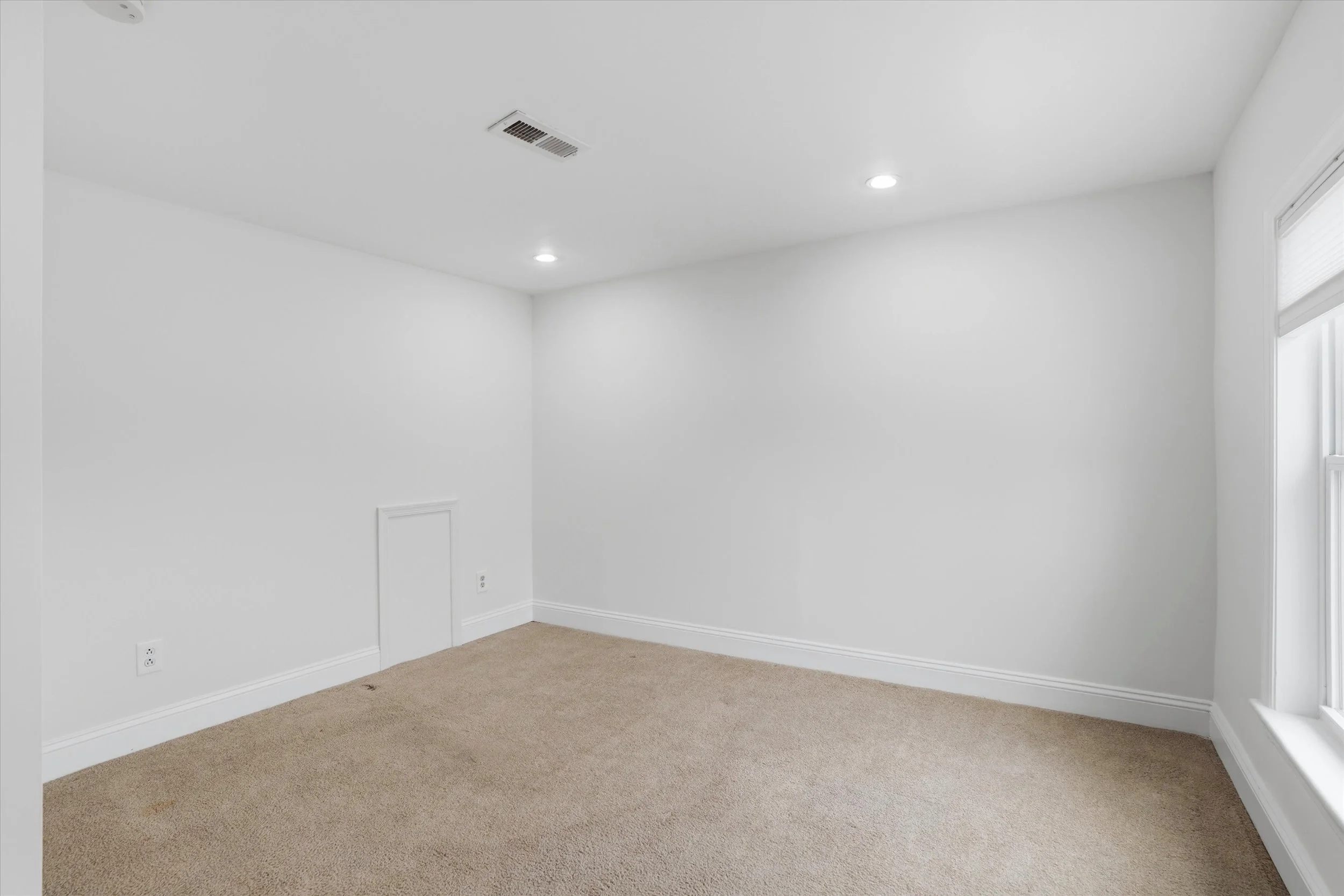 19-4534 Ritchie St_19.jpg