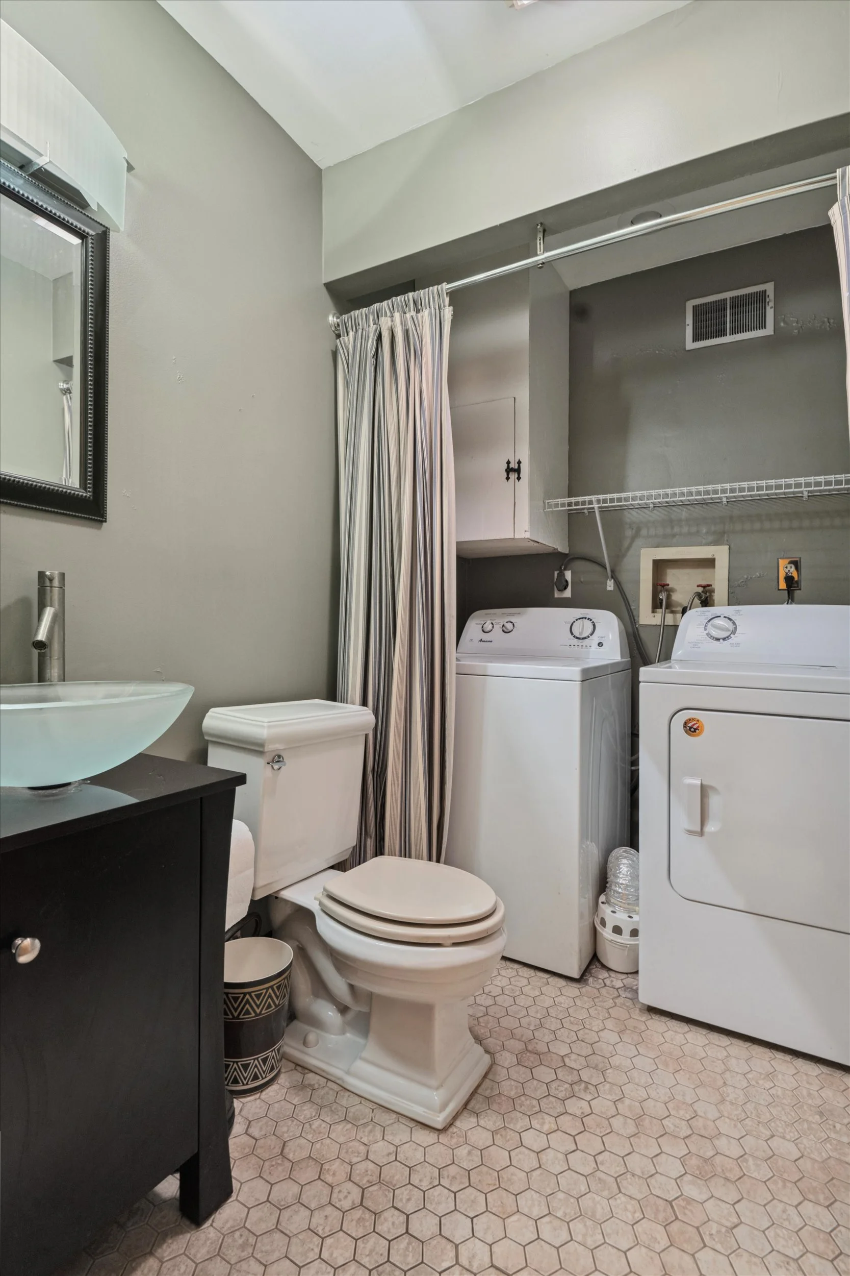 24-409 Lancaster Ave_24.jpg