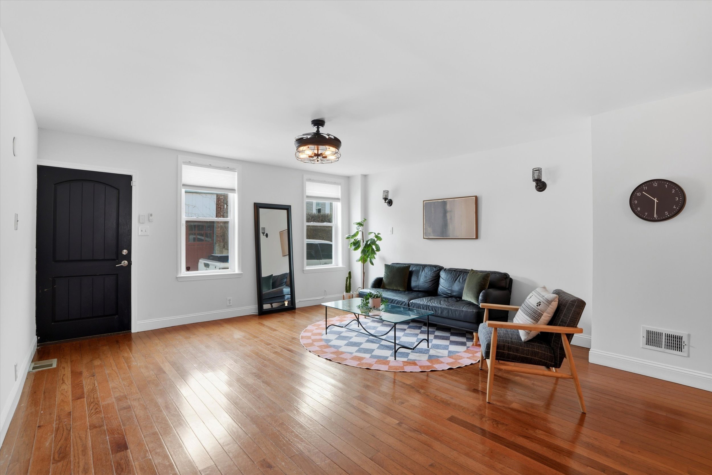 04-4534 Ritchie St_04.jpg