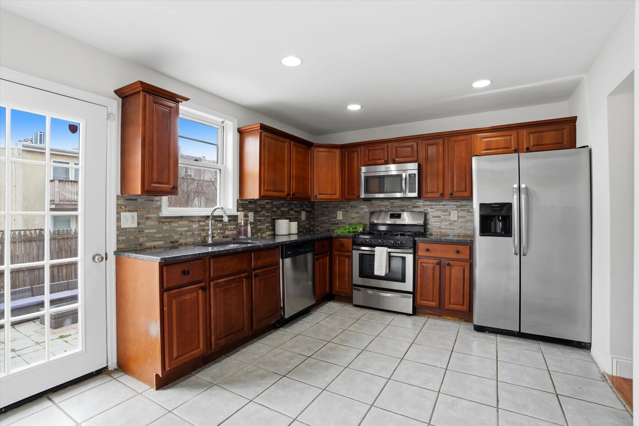 09-4534 Ritchie St_09.jpg