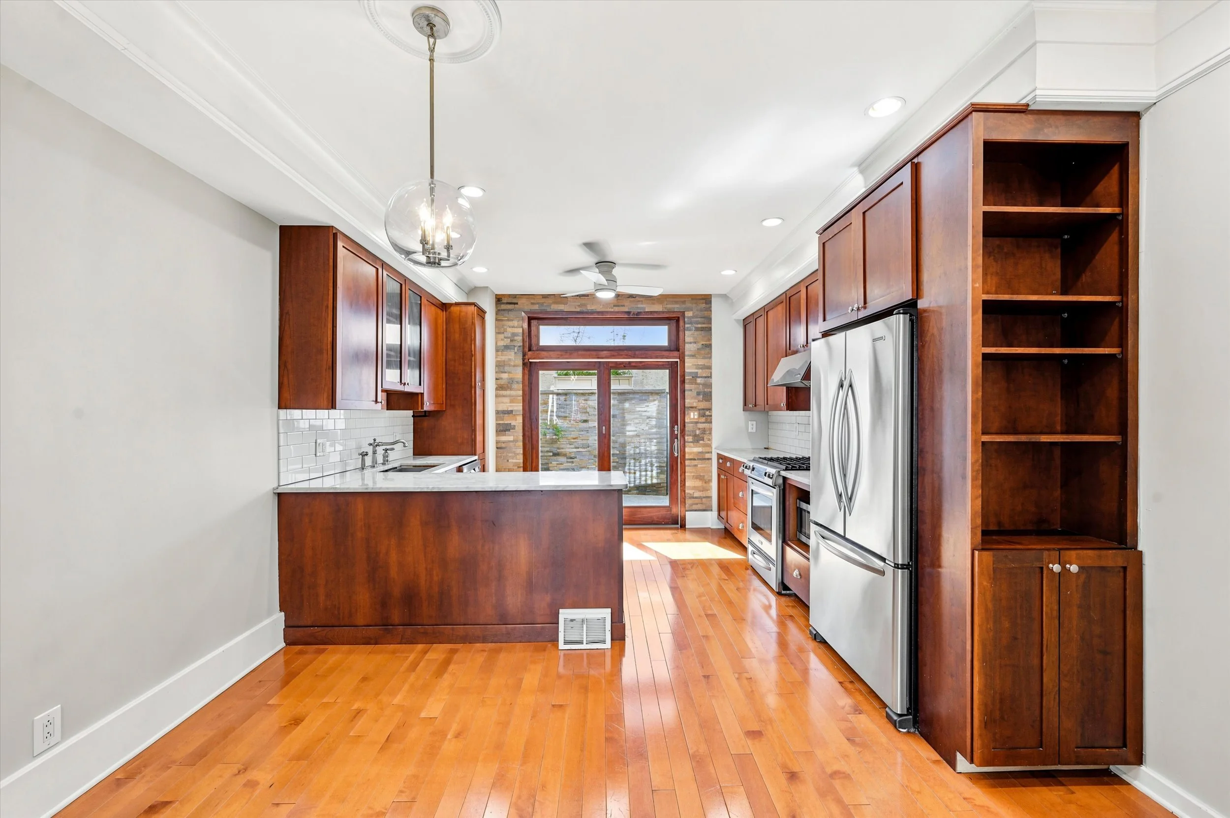 08-760 S 6th St_08.jpg