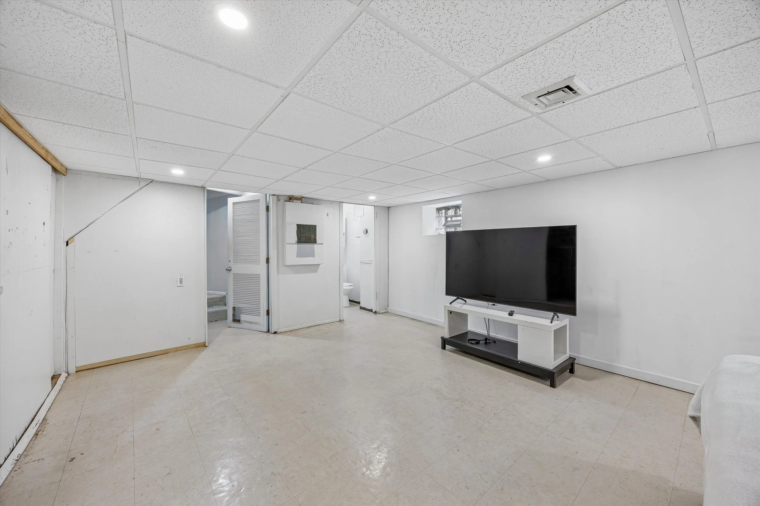 21-1804 Mower St_21.jpg