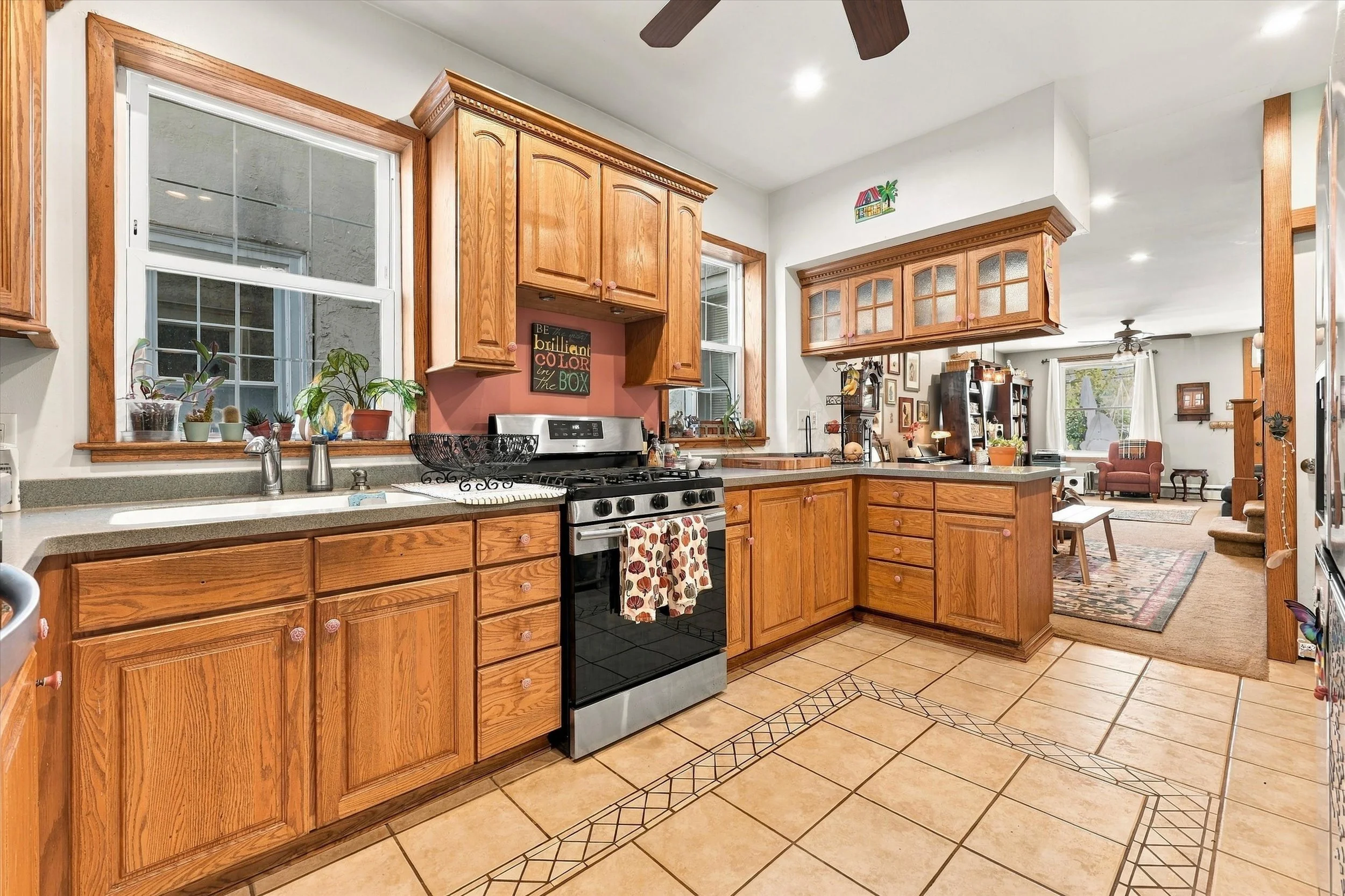 12-568 Hermitage St_12.jpg