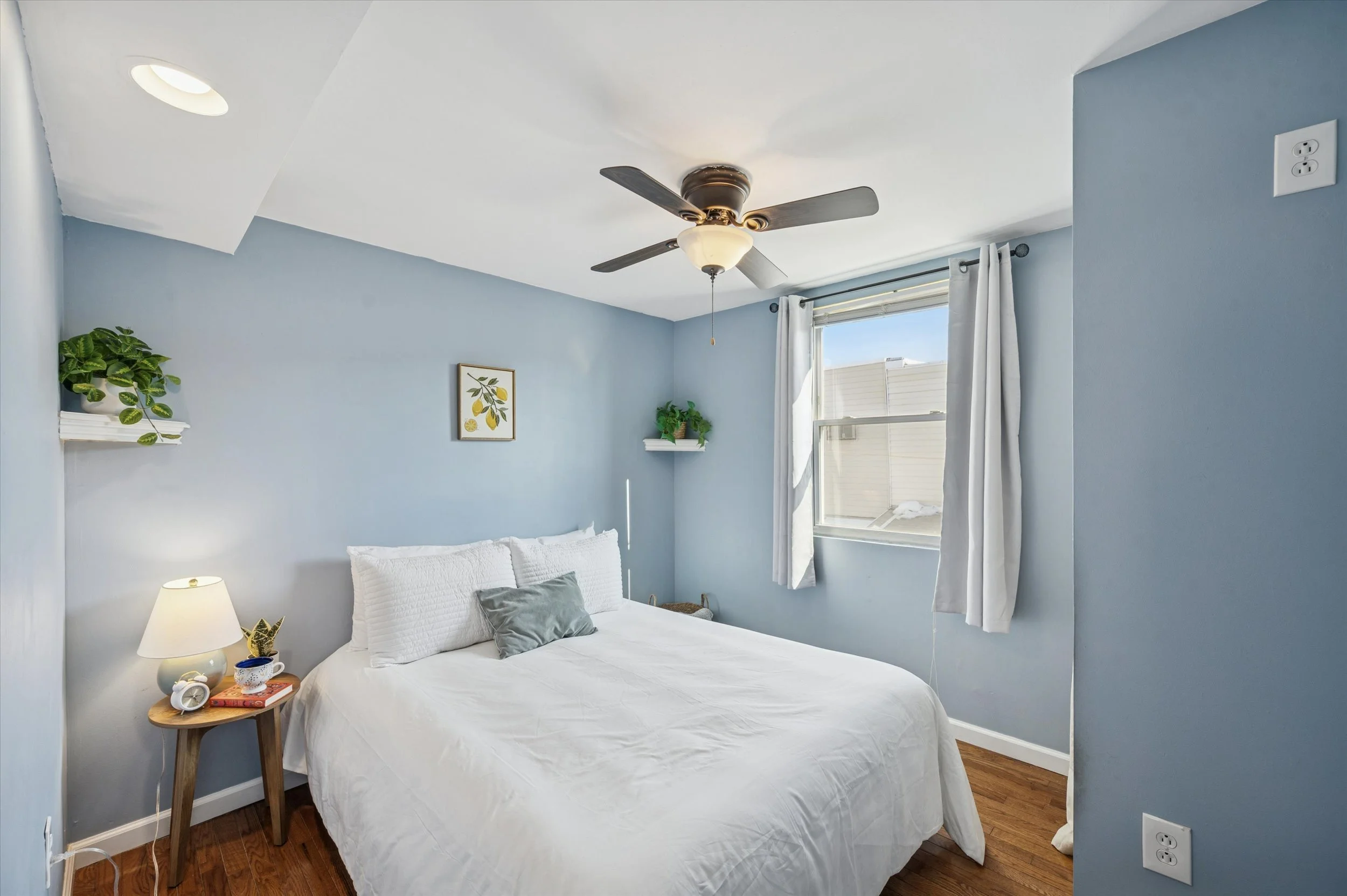 22-1913 S Iseminger St_22.jpg