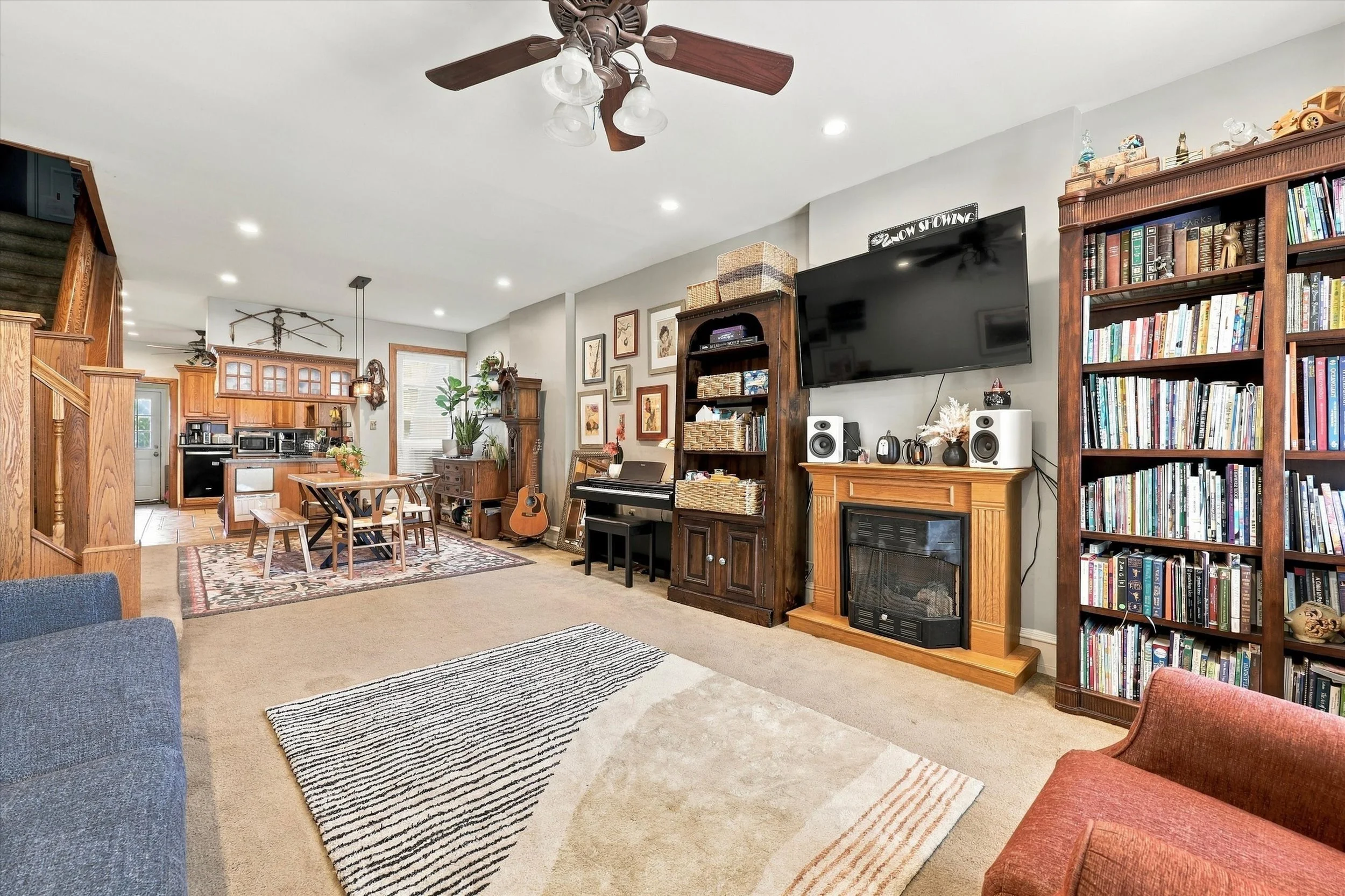 02-568 Hermitage St_02.jpg