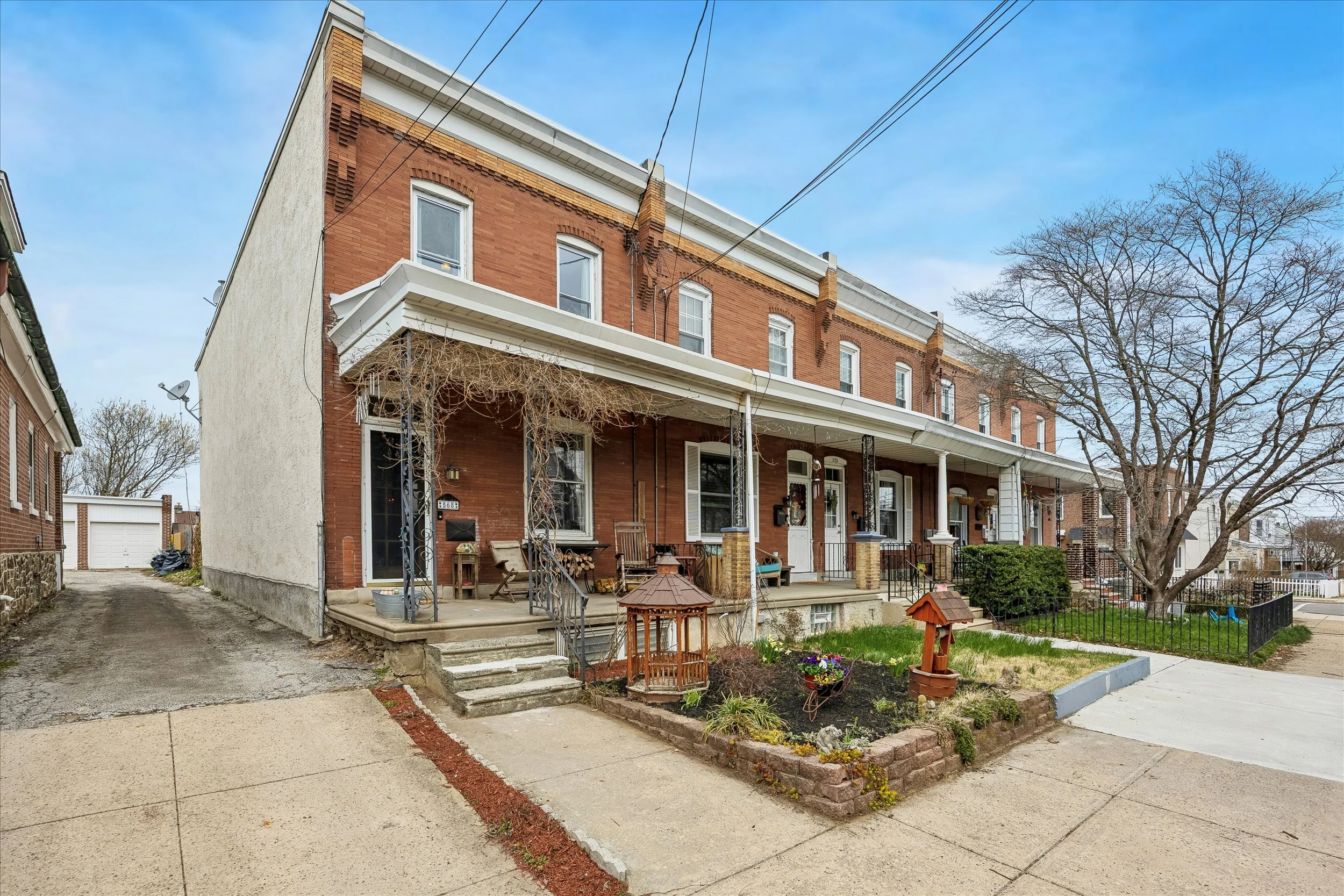02-568 Hermitage St_02.jpg