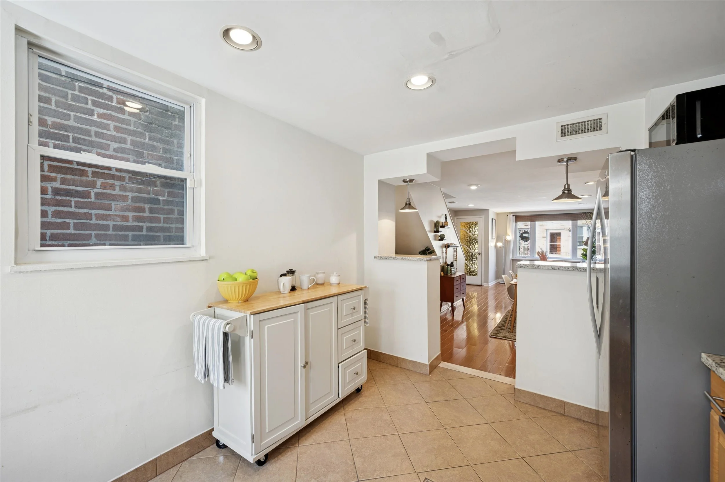 18-1913 S Iseminger St_18.jpg