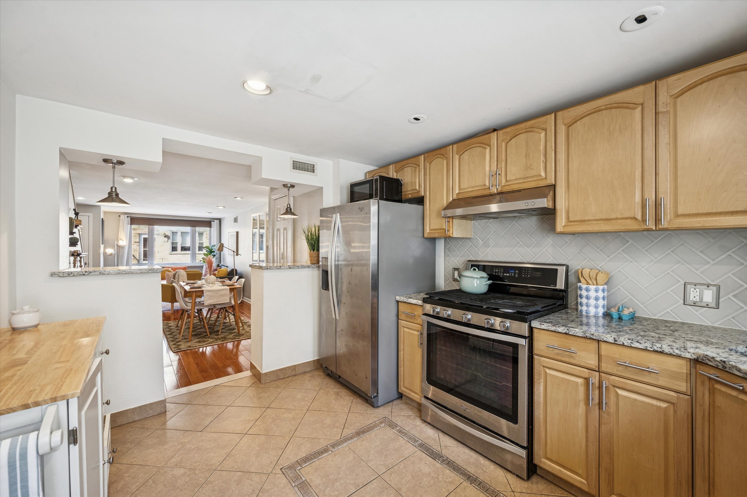 17-1913 S Iseminger St_17.jpg