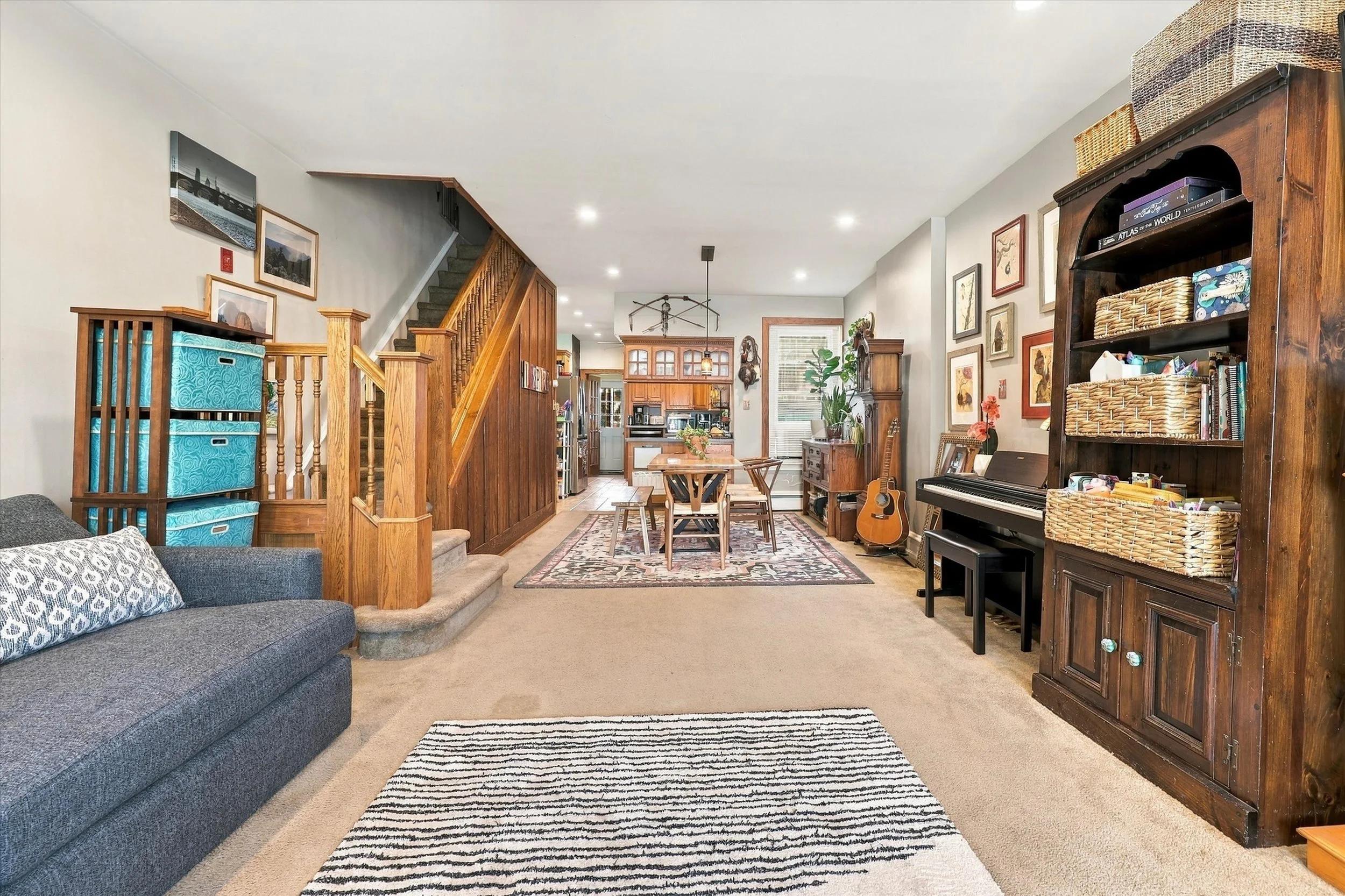 03-568 Hermitage St_03.jpg