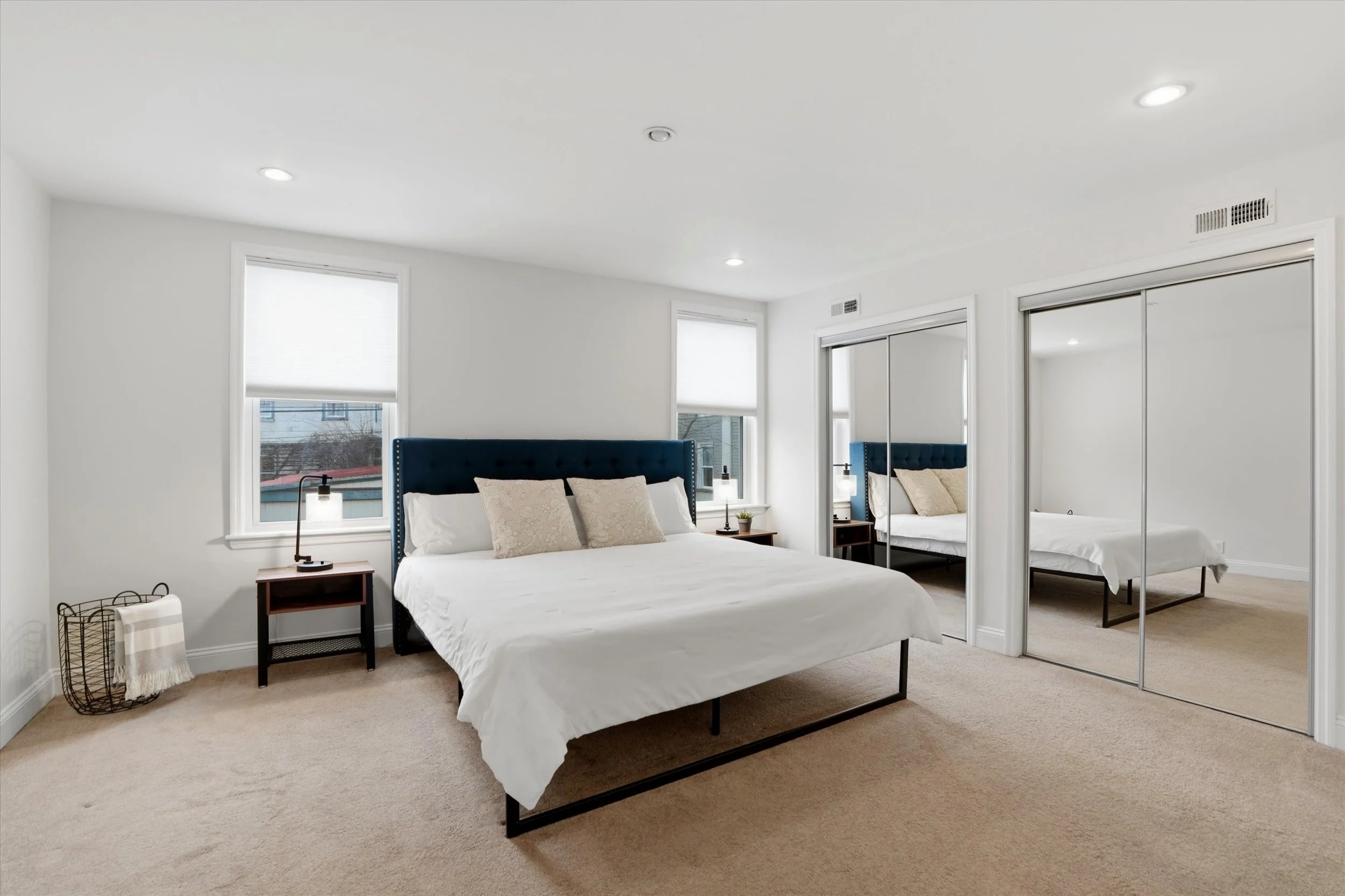 15-4534 Ritchie St_15.jpg