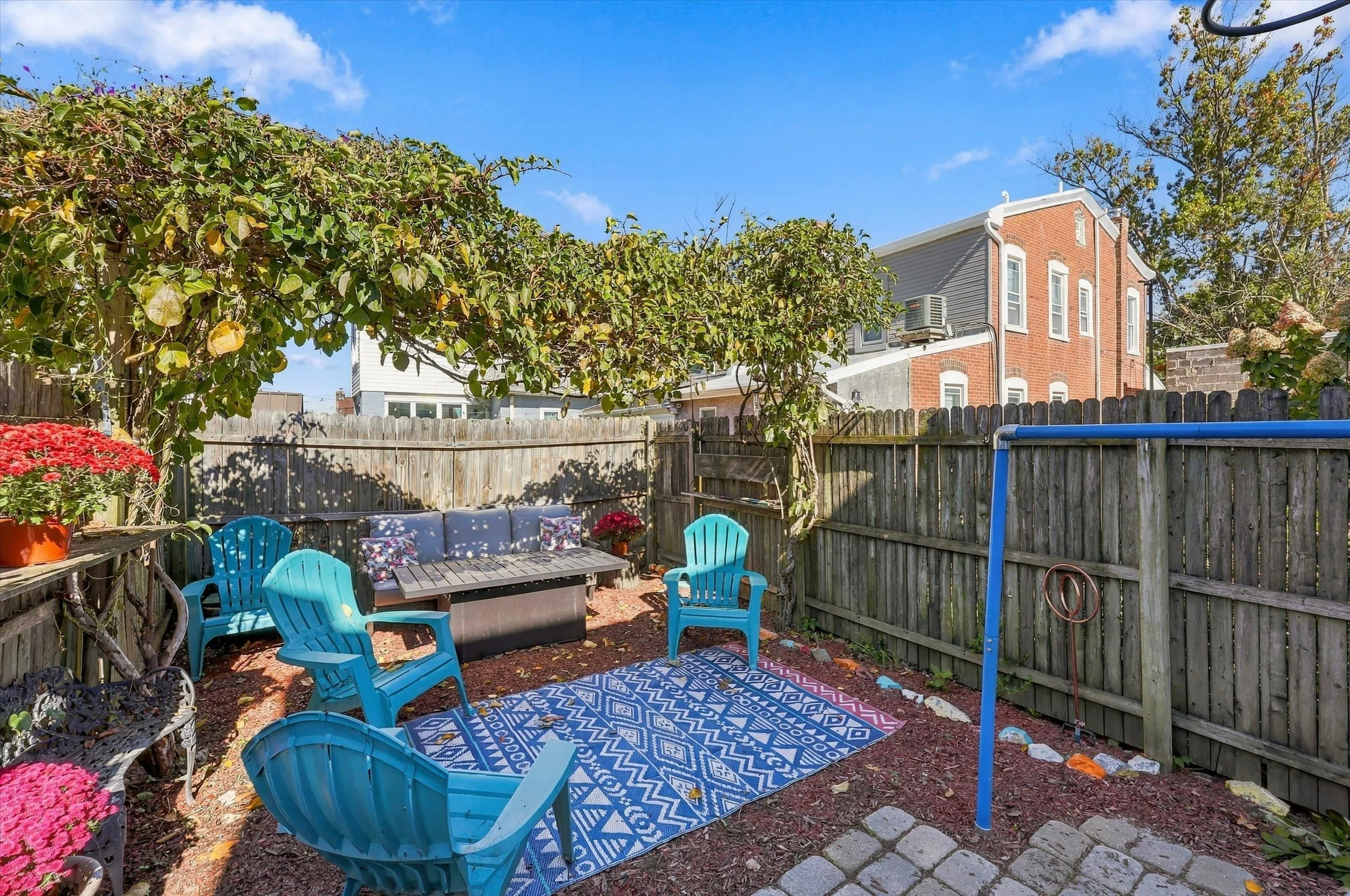 14-568 Hermitage St_14.jpg