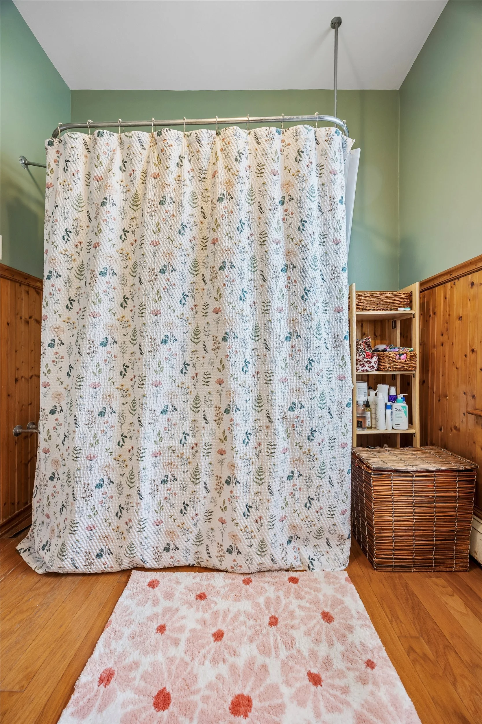 24-568 Hermitage St_24.jpg