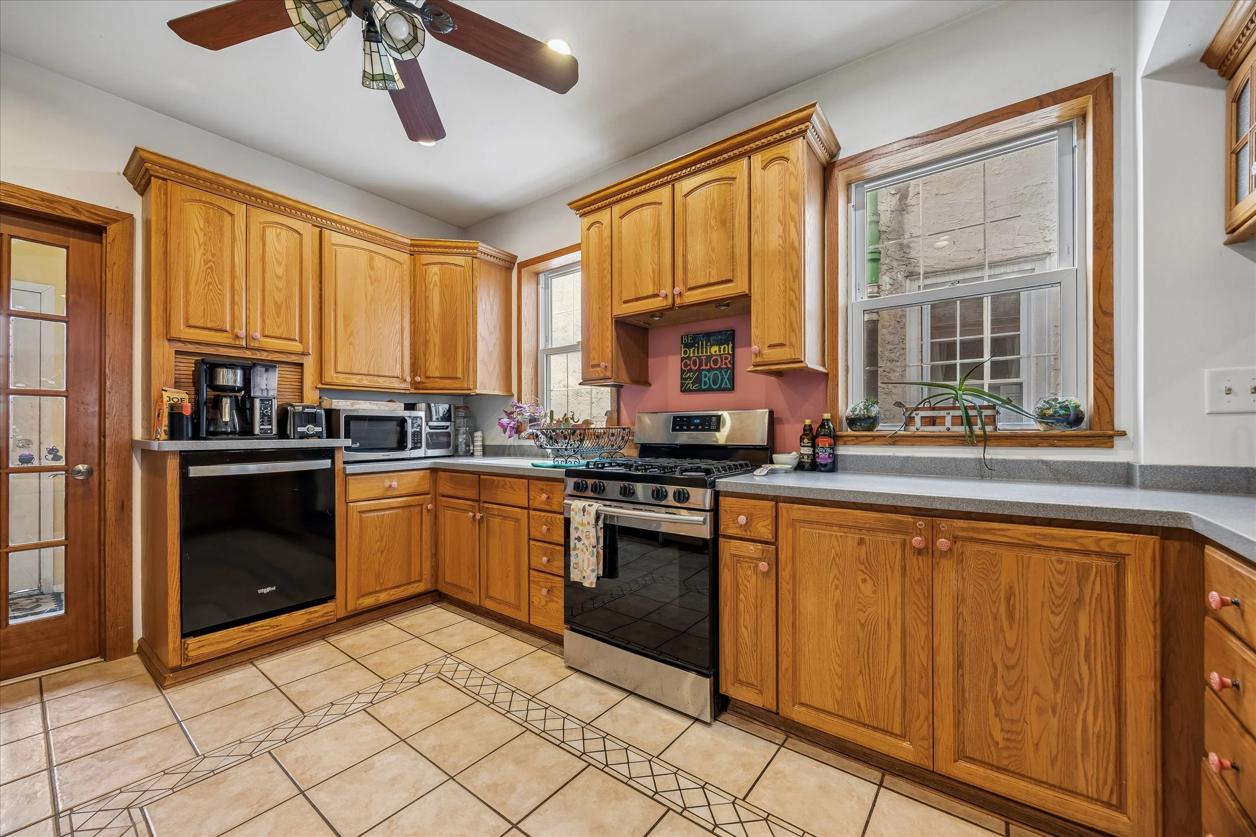 13-568 Hermitage St_13.jpg