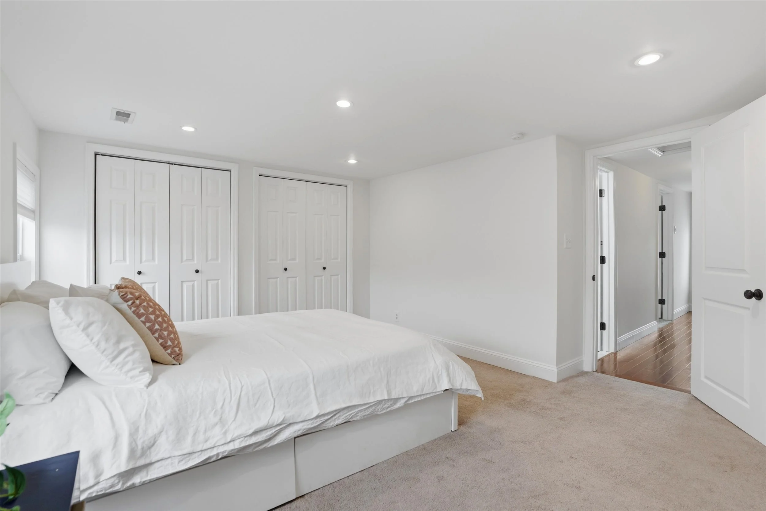 22-4534 Ritchie St_22.jpg