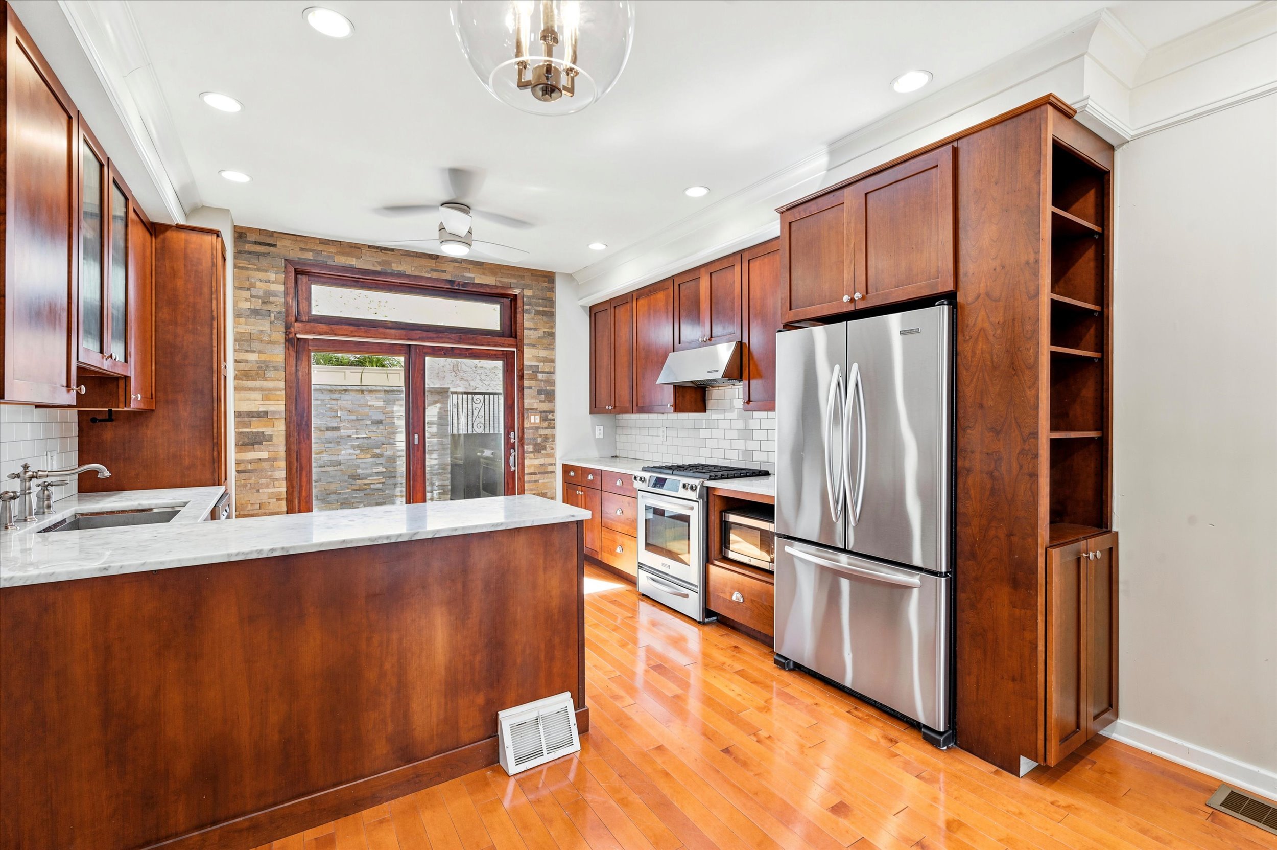 07-760 S 6th St_07.jpg