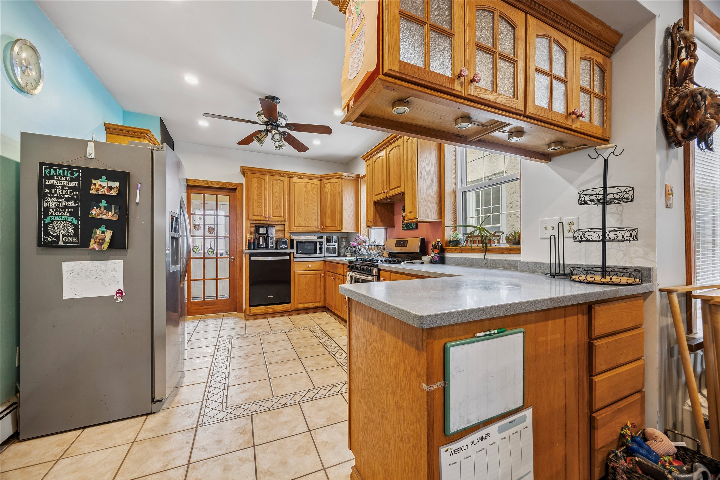 11-568 Hermitage St_11.jpg