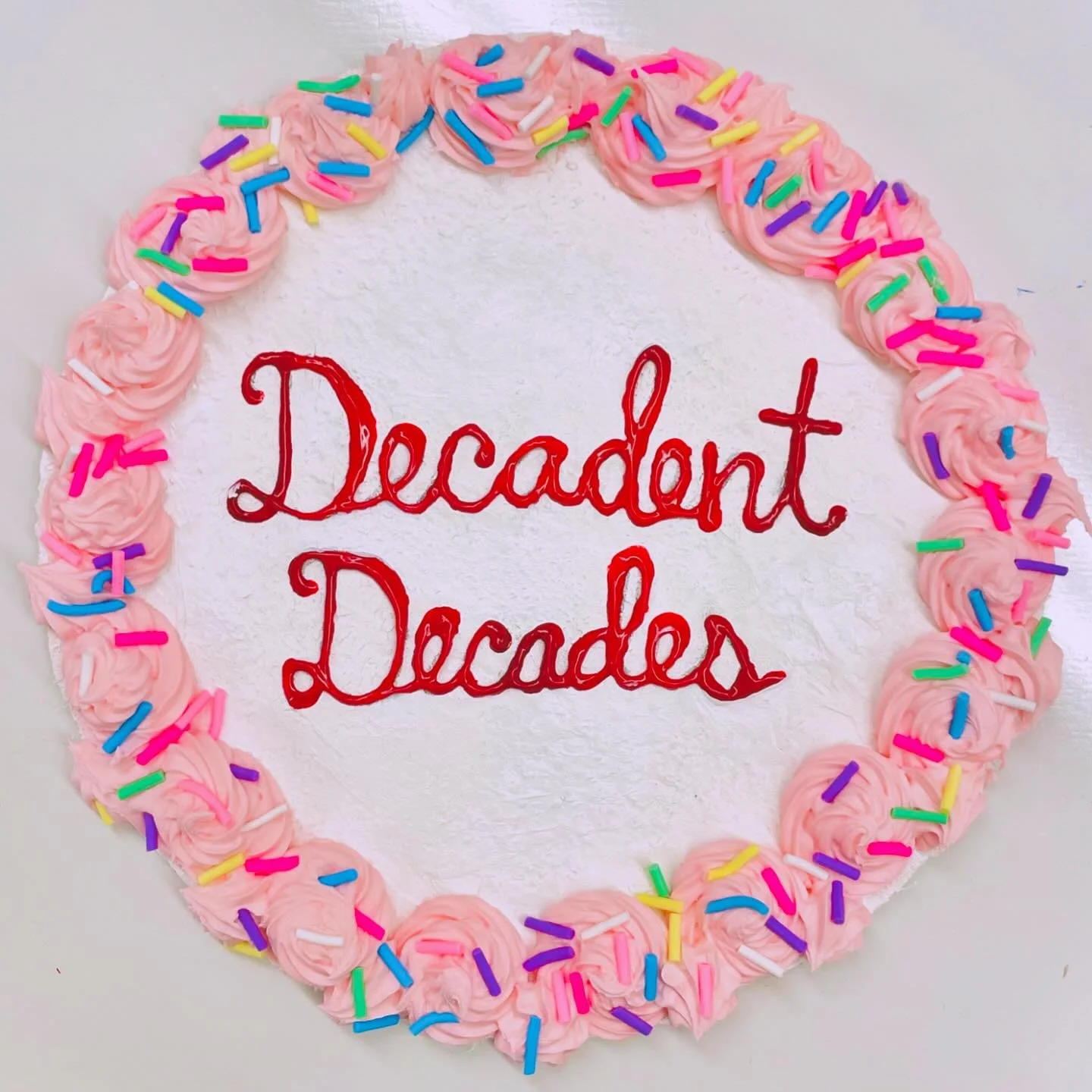 Thesis cover things 👀🎂💖✨

#food #foodie #cake #whipple #frosting #cake #pink #decadentdecades #thesis #seniorthesis #illustration #fakefood #feltfood #felt #feltembroidery #project #thesisproject #artschool #art #artsy #fakecake #retro #retrocake 