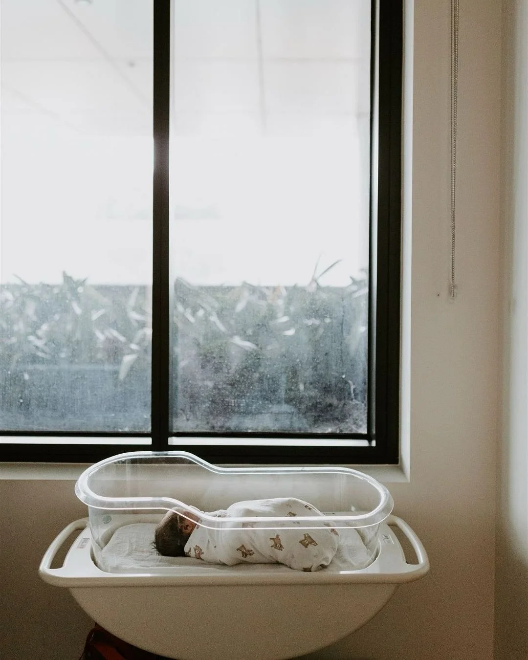 A beautiful moment to stop and savour the miracle of Theo - documented in Em &amp; Dan&rsquo;s newborn bubble on the ward at LRH.

Fresh 48 sessions are gentle and slow and follow the pace of you and your little one (or little ones for those adding t