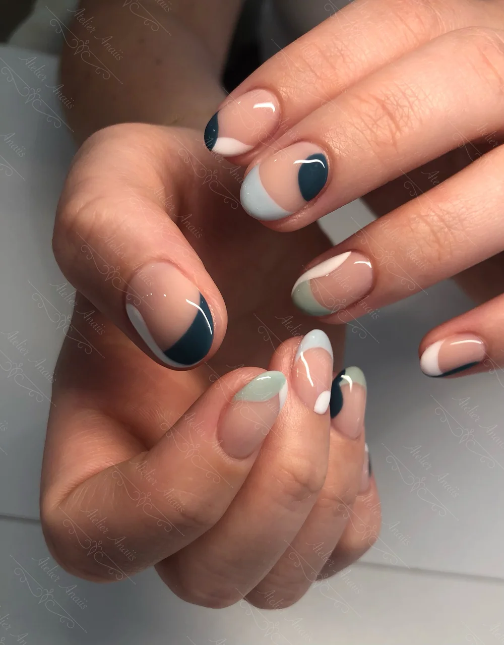Elegant Minimal Gel Short Nails