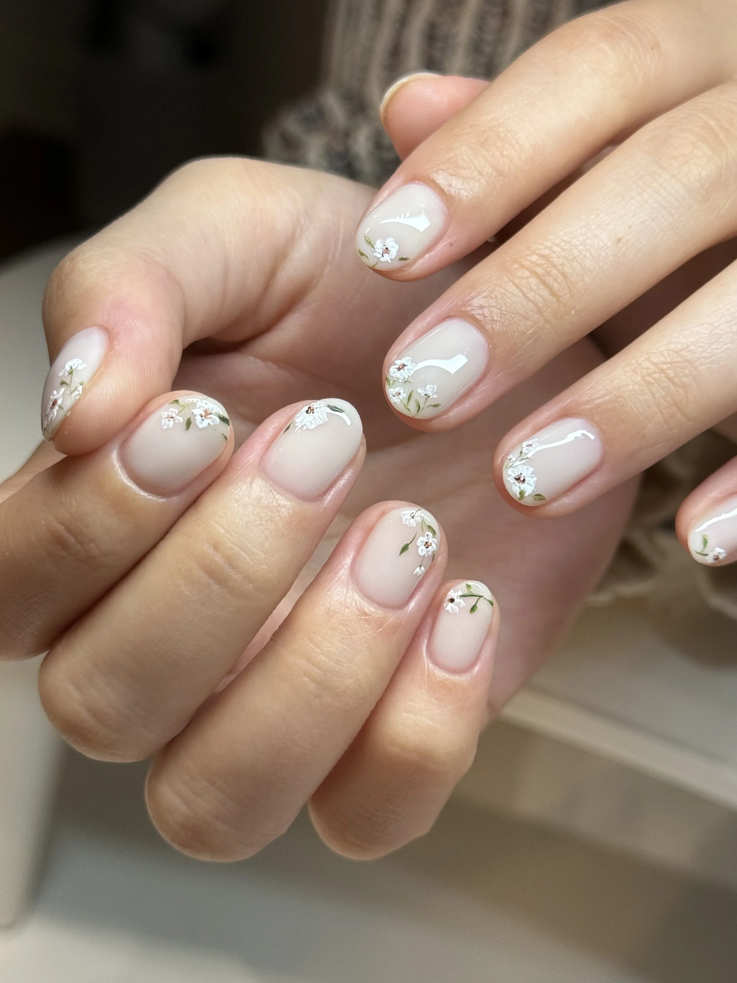 Spring, floral nail art with elegant white flowers after nail biting recovery at Atelier Anaiis.