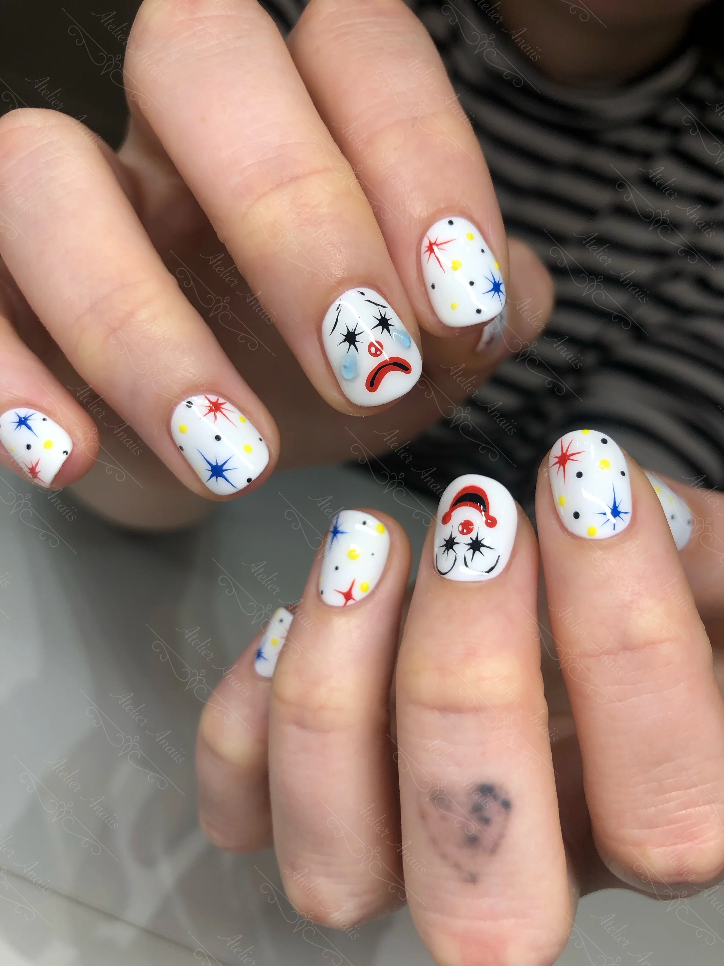 Fun Short Nails for the Summer with Clown Faces