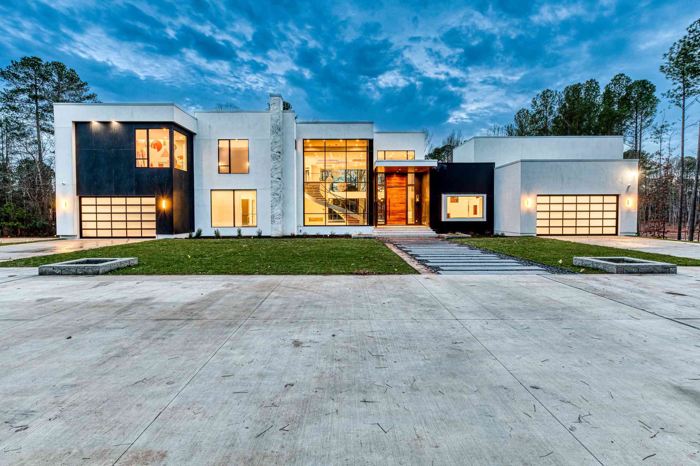 Image of residence exterior in the evening2.jpg