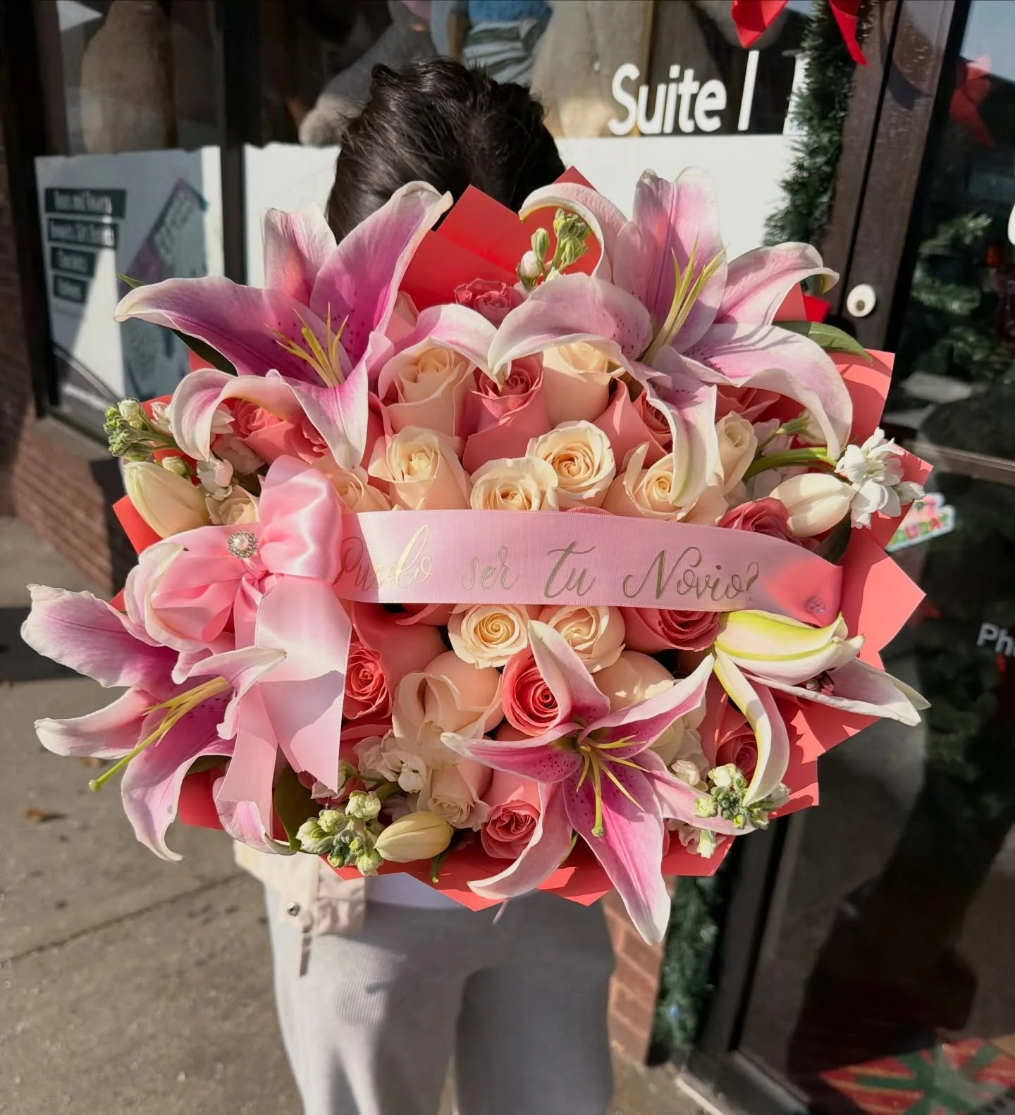 He&rsquo;s clearly head over heels for her 🥹💕

#lilybouquet #girlfriendproposal