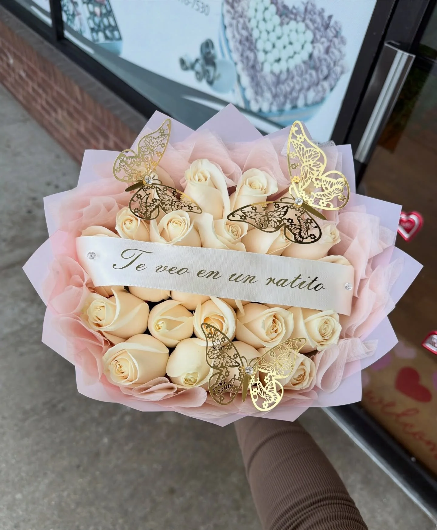 Wedding bouquet for her 💍🥂
#24roses #rosebouquet #love #louisvilleflorist