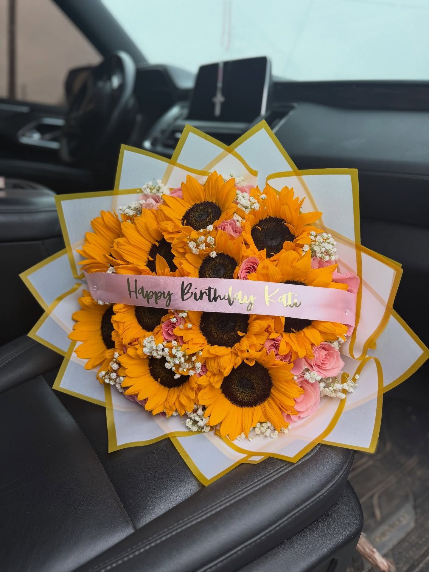 Soo beautiful 🌼💖
#sunflowerbouquet #louisvilleflorist