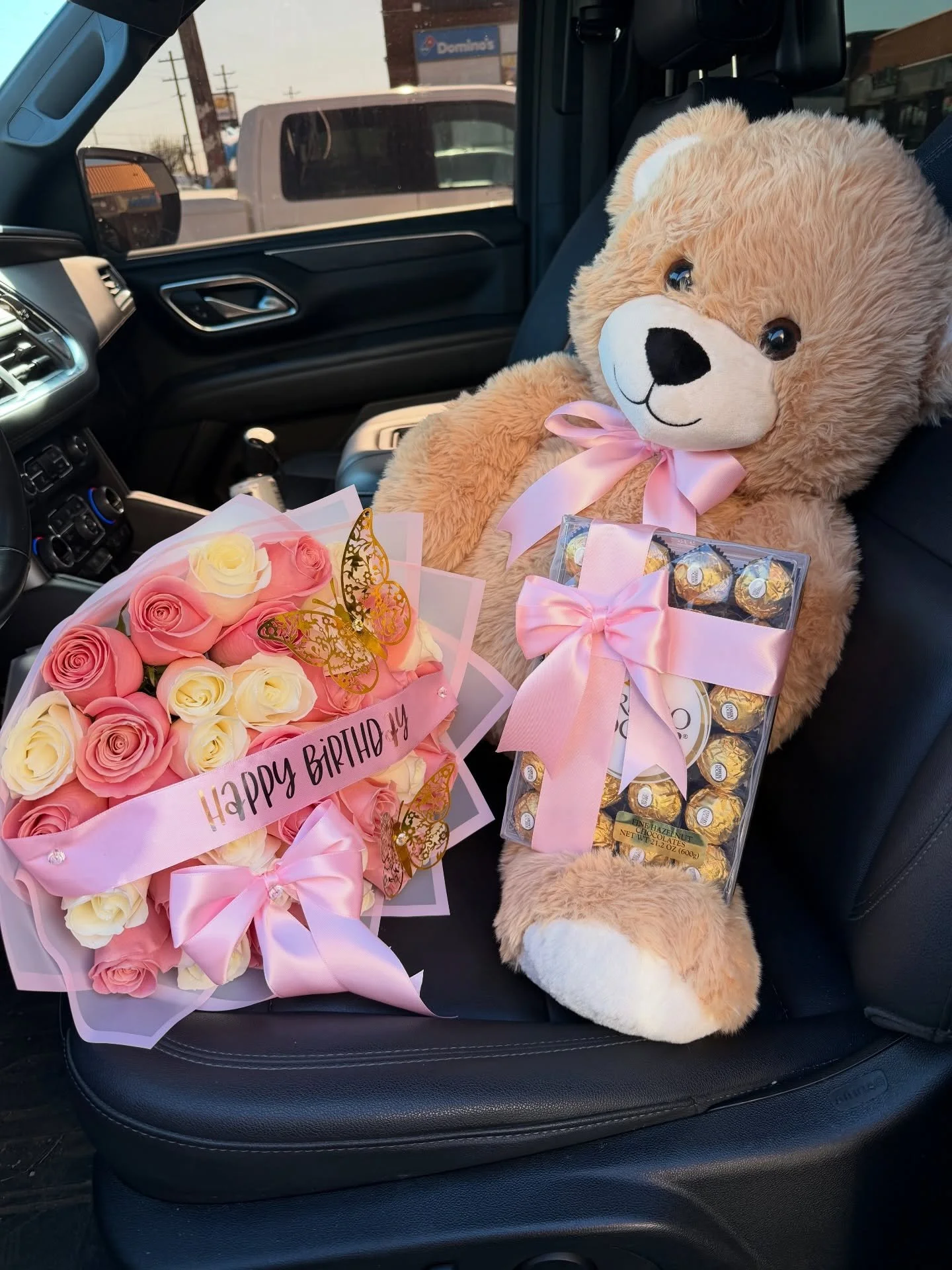 Our love combo in pinks 🌸💕✨
Available in our website 🌷
www.vanelysflowers.com 
#louisvilleflorist #ramobuchon