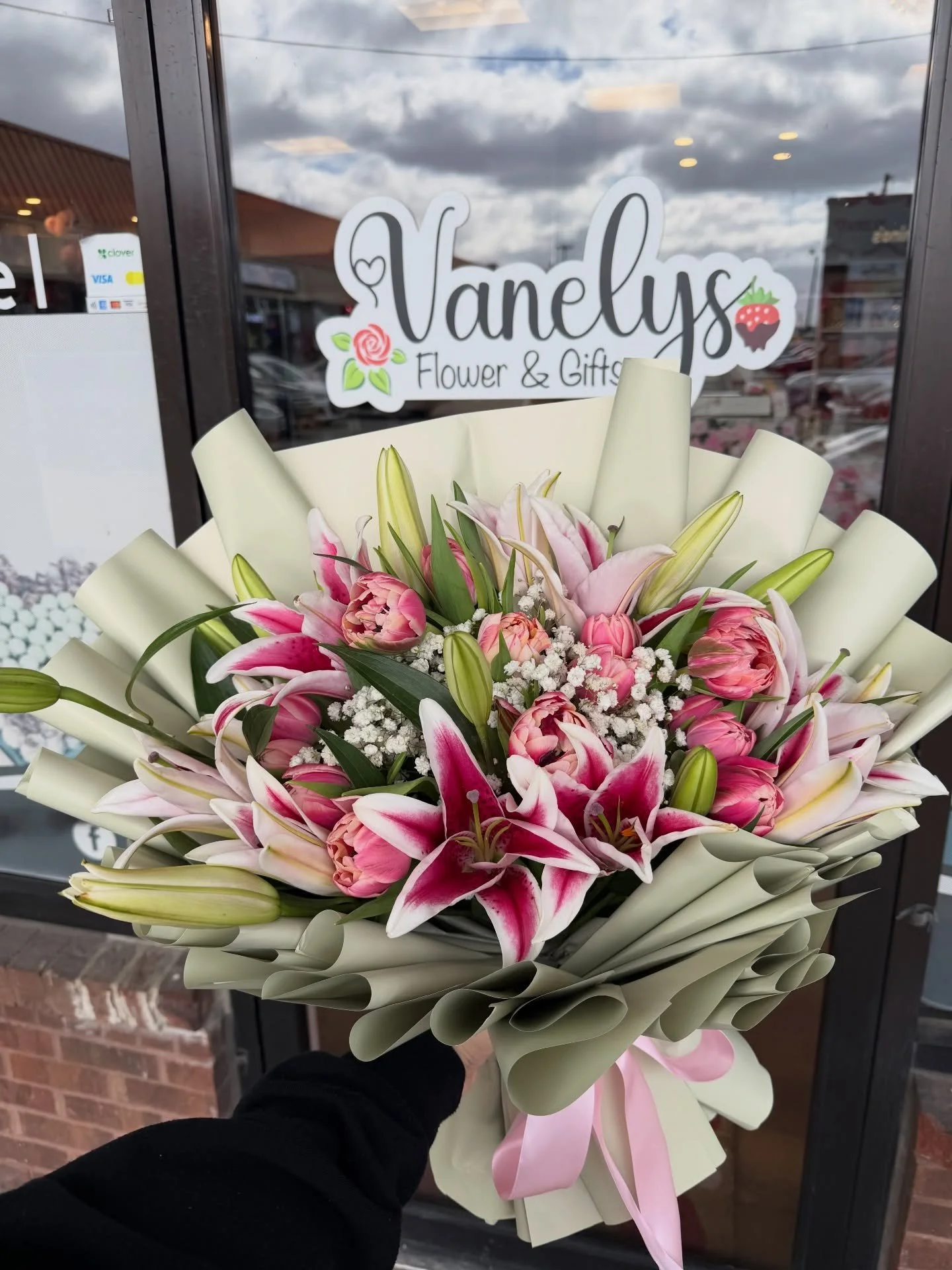 🍀🩷✨
#mixedflowersbouquet #lilybouquet #tulipbouquet #explorepage✨ #louisvilleky