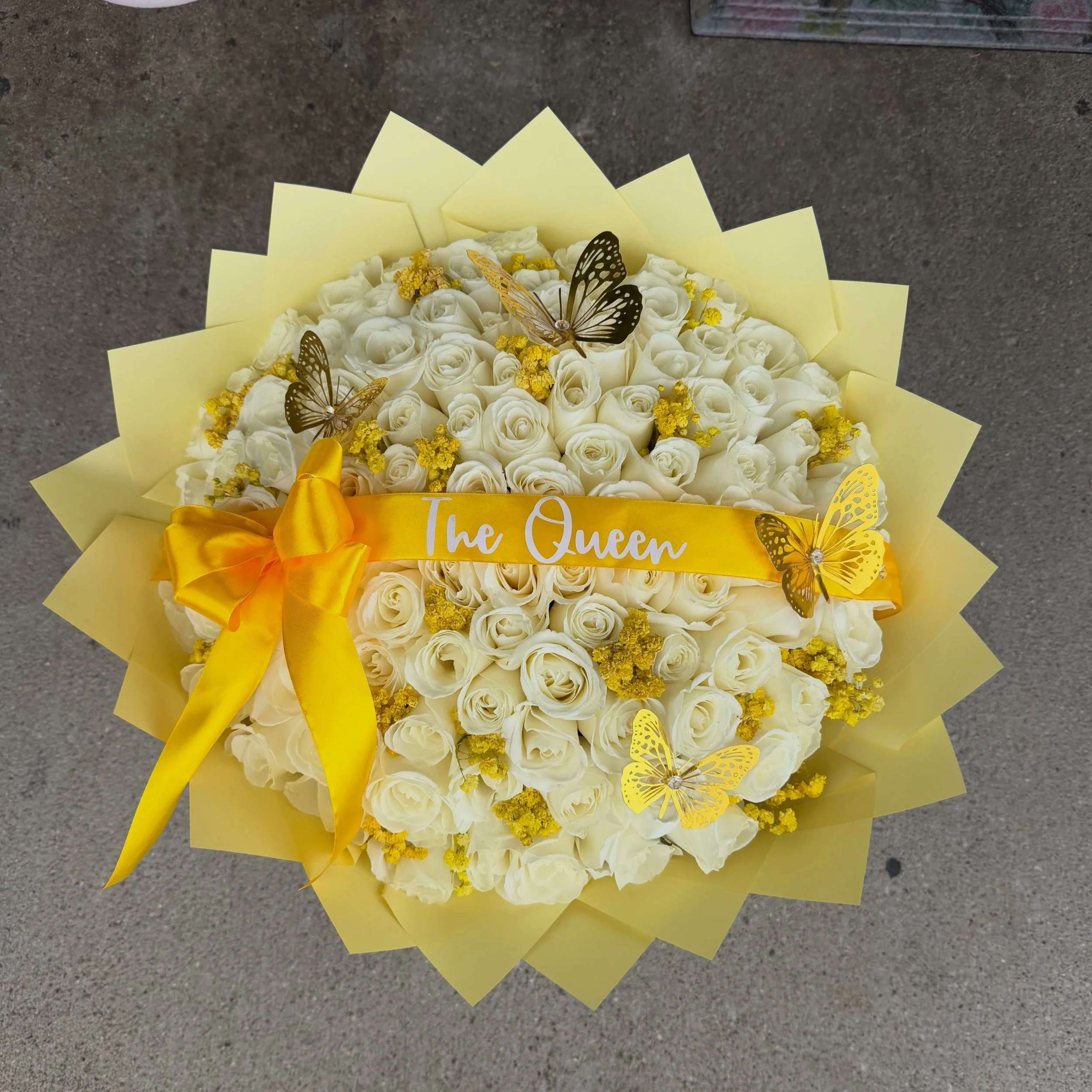The perfect yellow and white bouquet✨

#vanelysflowers #flowerbouquet #luxurybouquet #redroses #whiteroses floraldesign freshflowers flowershop louisvilleflorist louisvilleky kentuckyflorist bouquetinspiration flowersofinstagram floristlife supportsm
